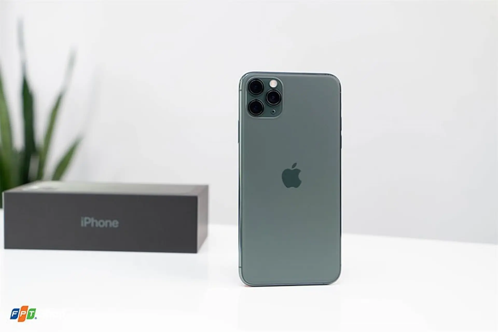 iPhone 11 Pro Max giảm tới 5 triệu đồng: Mua ngay kẻo lỡ