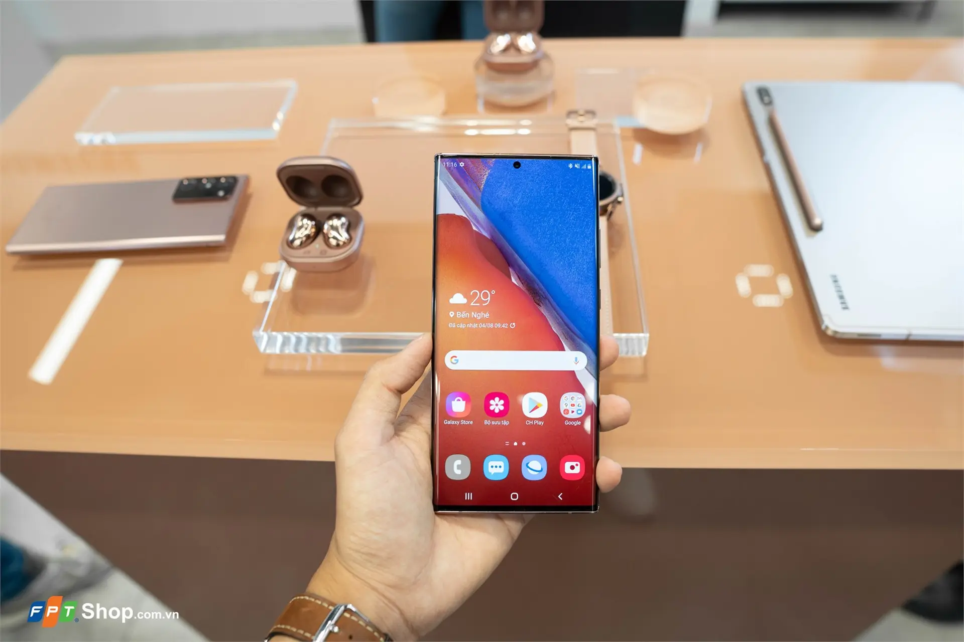 Samsung Galaxy Note 20 Ultra là smartphone đầu tiên có khả năng tự động thay đổi tần số quét từ 10Hz đến 120Hz