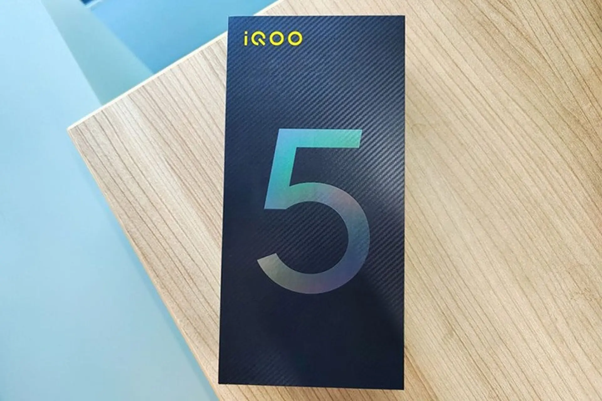 Rò rỉ hình ảnh vỏ hộp bán lẻ của Vivo iQOO 5 trước ngày ra mắt