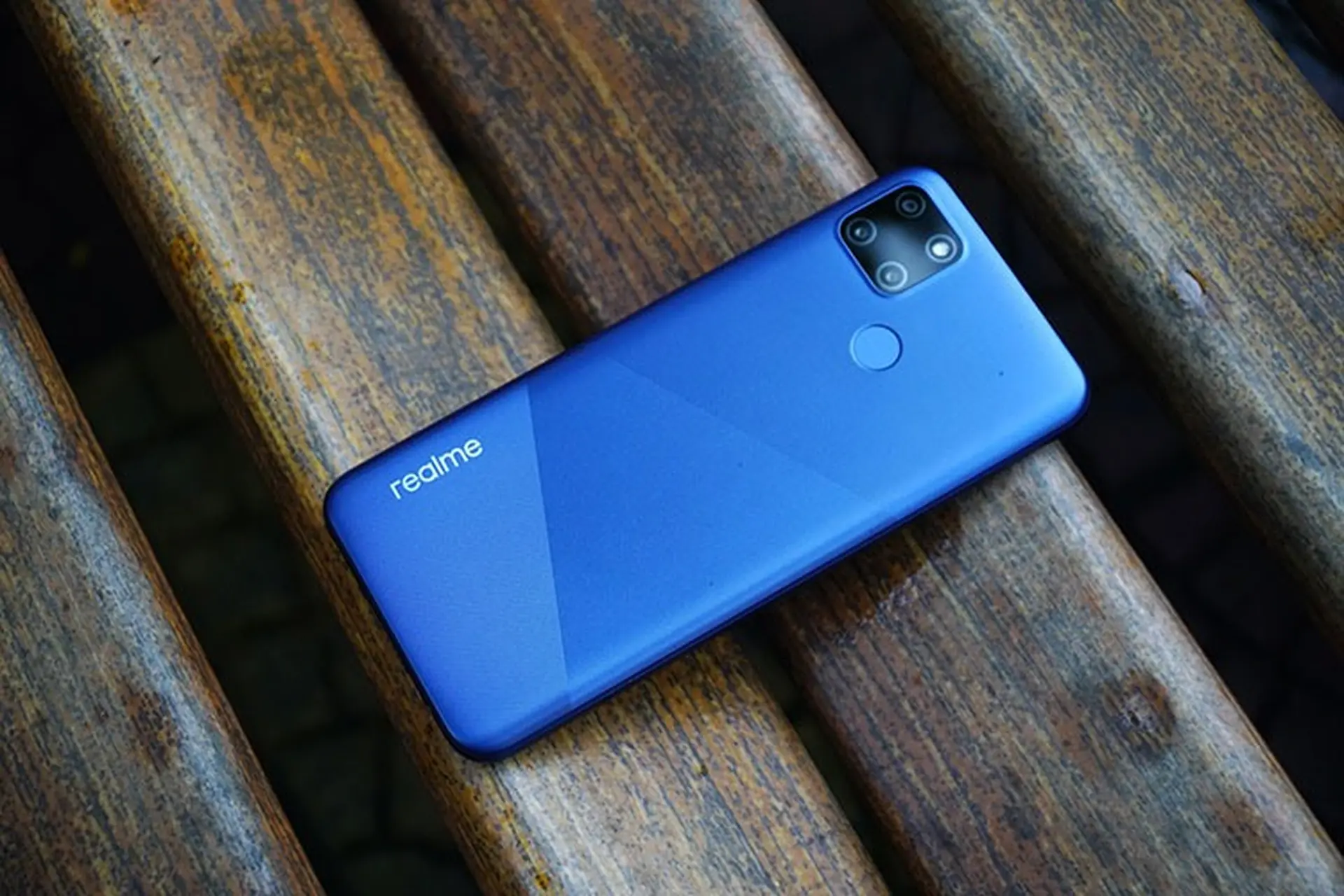 Trên tay Realme C12: Pin 6.000 mAh, 3 camera sau, Helio G35