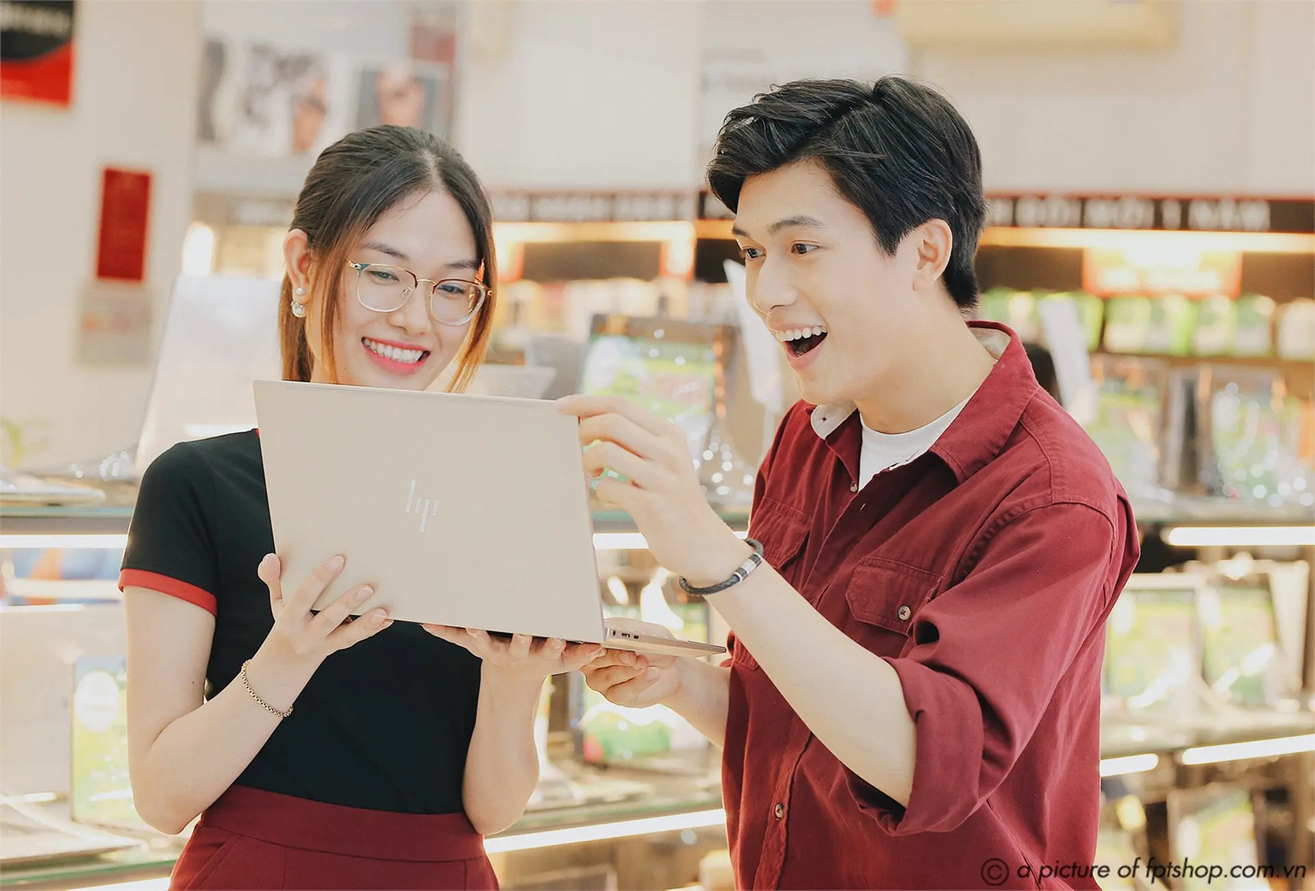 Mua laptop, FPT Shop tặng ngay voucher 100.000 đồng sử dụng dịch vụ của FPT Telecom