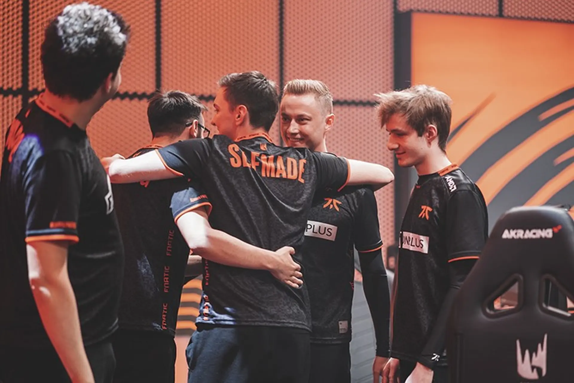 LMHT: Trận đấu giữa Rogue và Fnatic đạt hơn 556.000 người xem