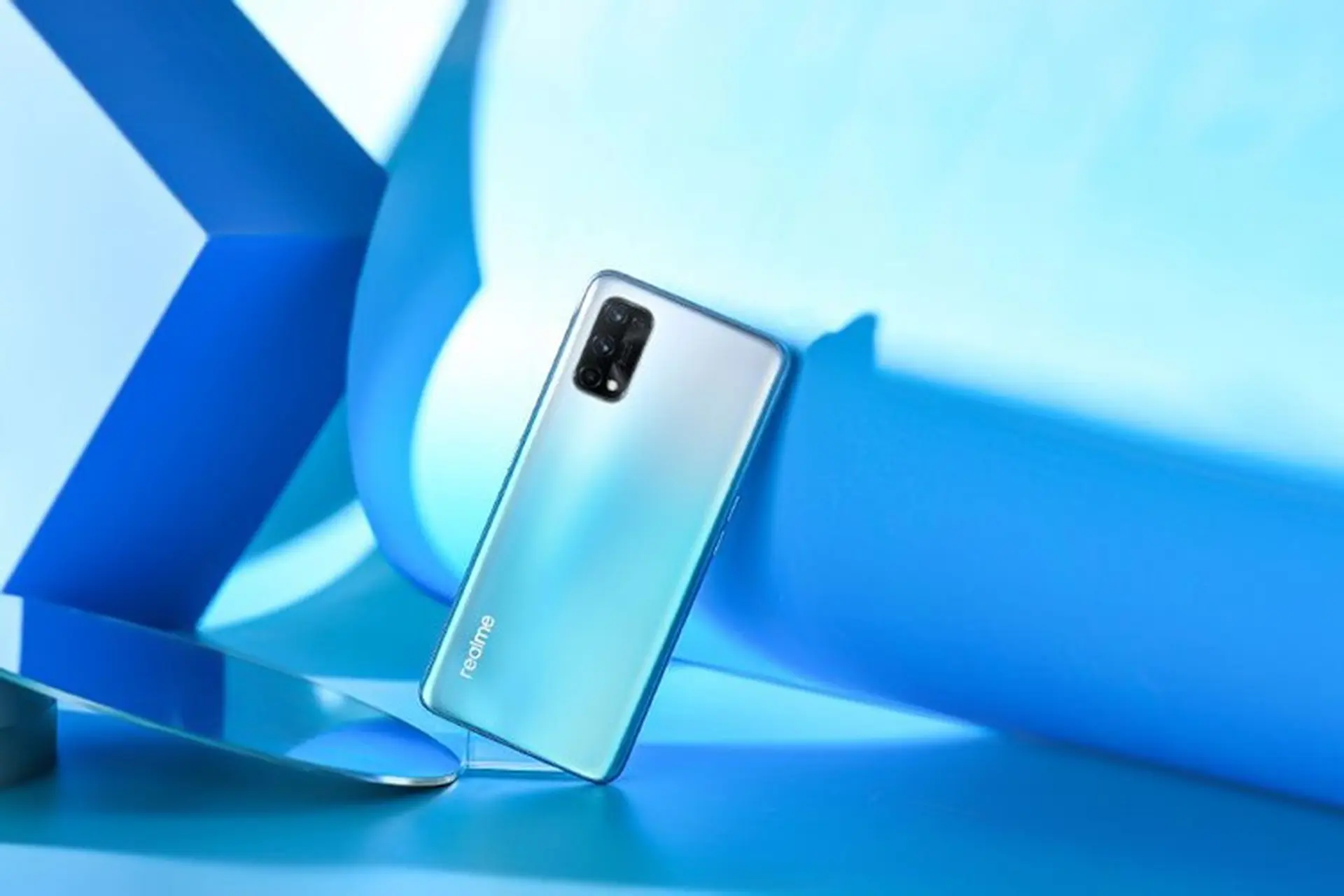 Rò rỉ ảnh render mới của Realme X7, hé lộ tùy chọn màu xanh ấn tượng