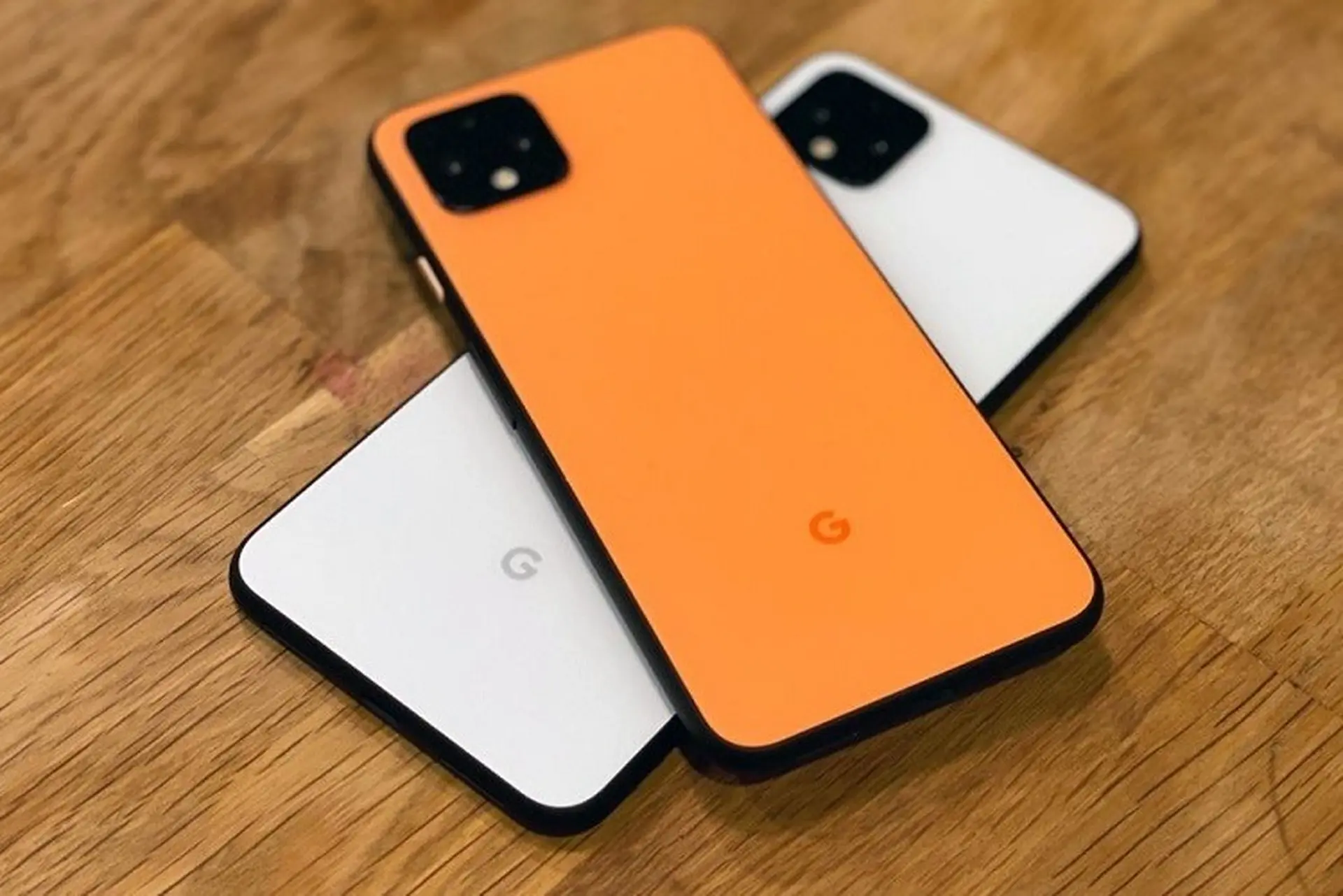 Google Pixel 5 không chỉ hỗ trợ 5G mà còn đi kèm màn hình AMOLED rất rộng, tốc độ làm tươi 120Hz mượt mà
