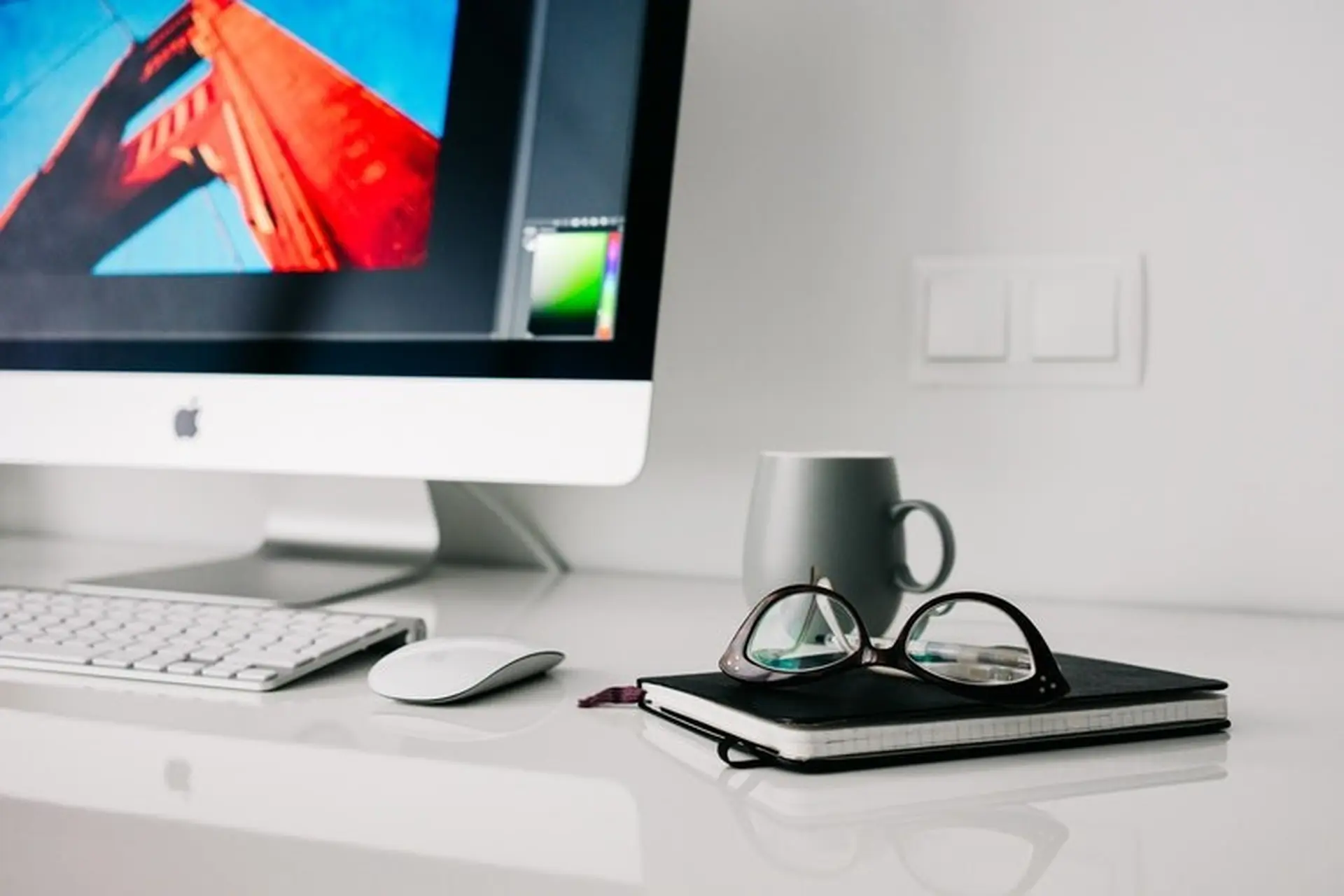 Tạo hiệu ứng cho đối tượng vào và ra khỏi trang chiếu trong Keynote