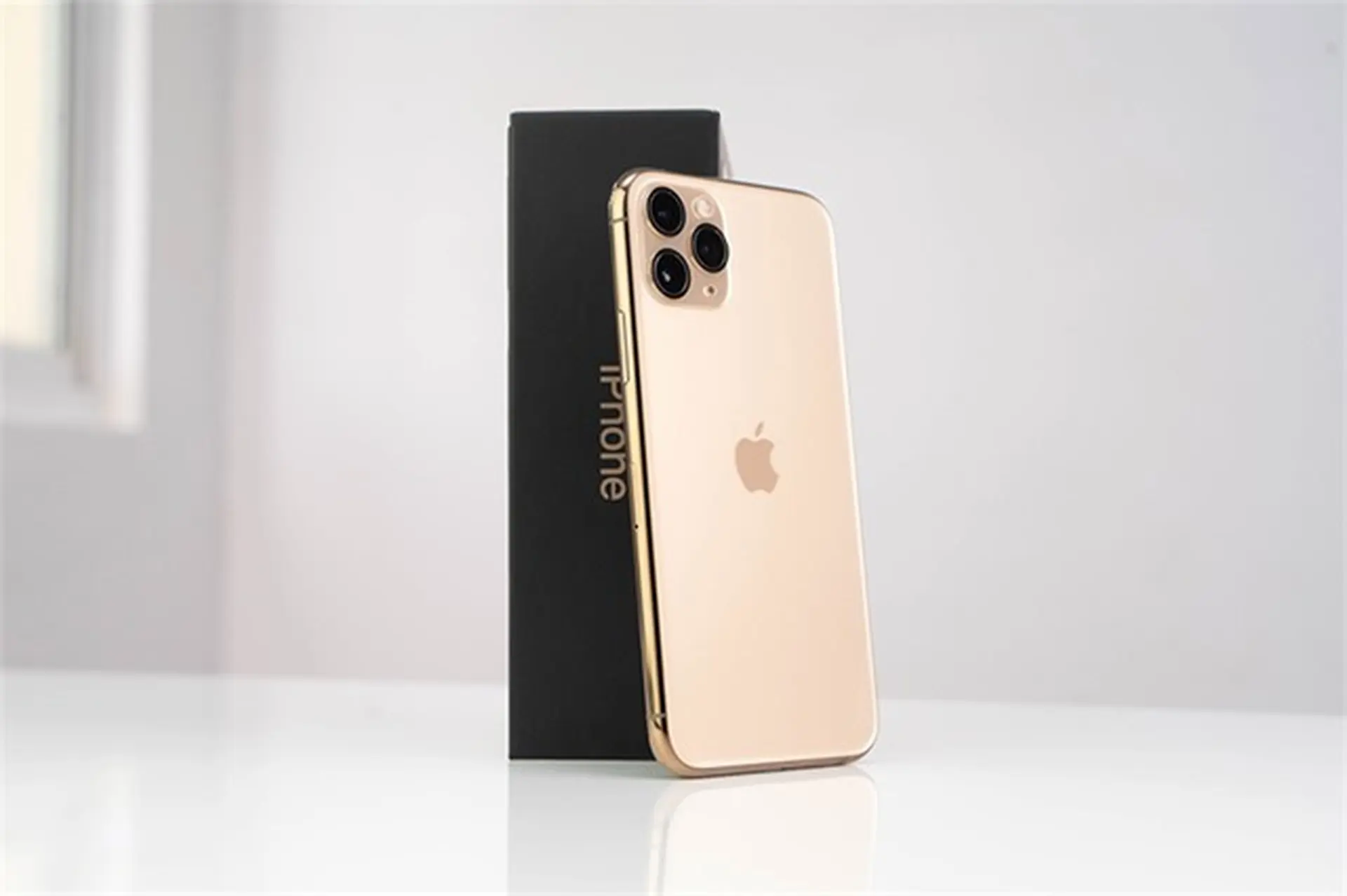 Những chiếc iPhone, iPad đang có giá cực tốt tại F.Studio mà bạn không muốn bỏ qua