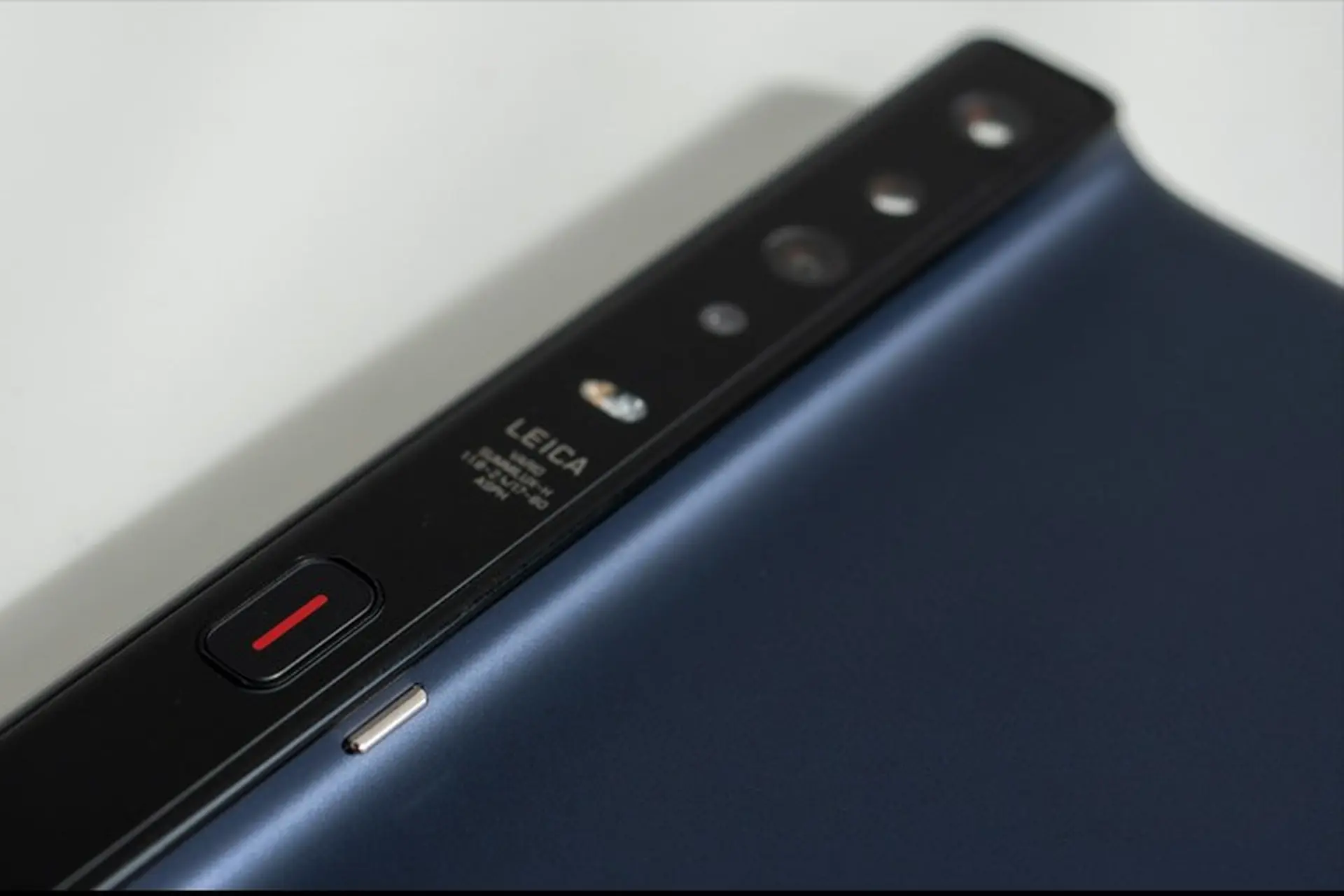 Rò rỉ bằng sáng chế Huawei tiết lộ smartphone màn hình gập như Mi Mix Alpha