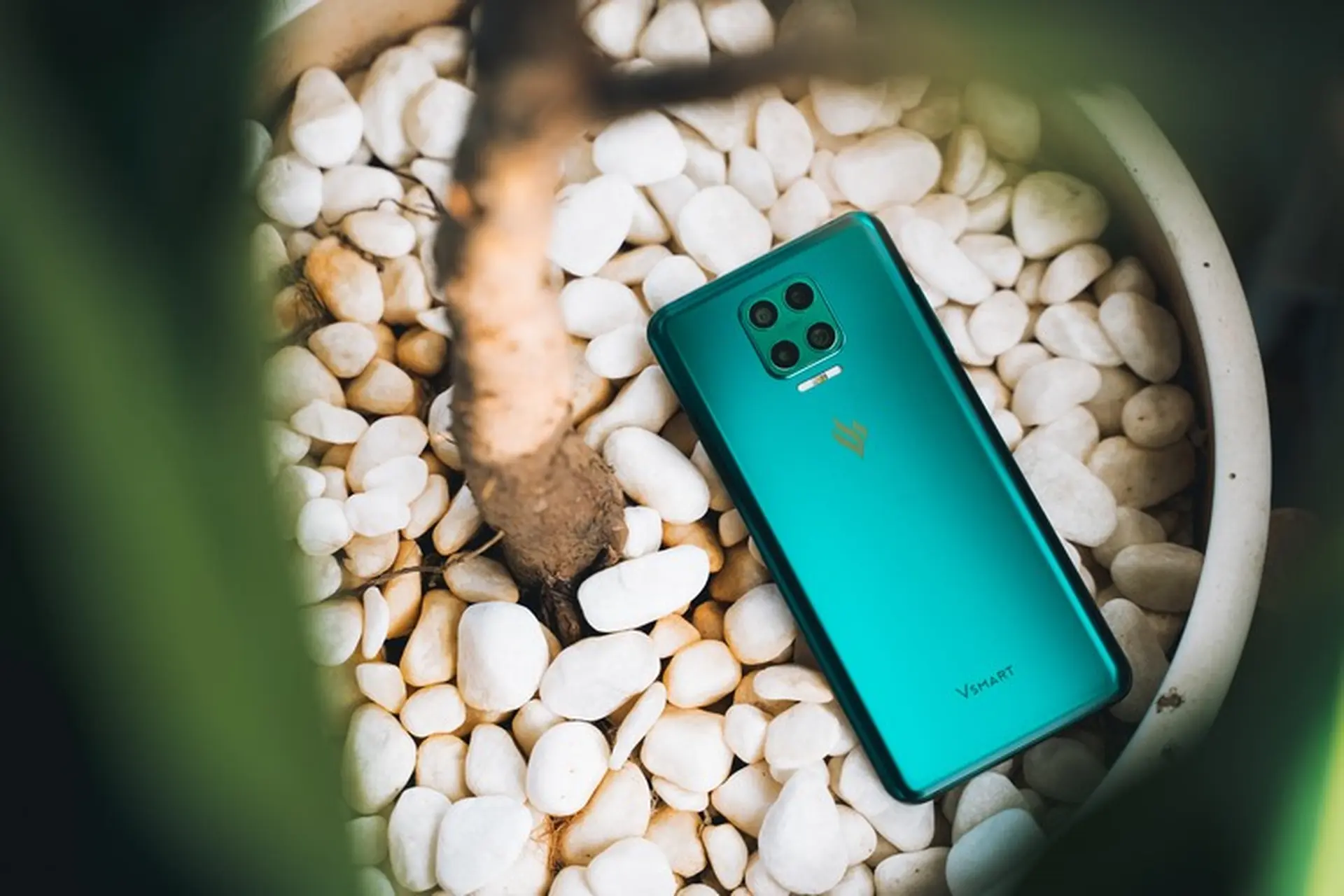 VinSmart ra mắt Aris Pro: Điện thoại camera ẩn đầu tiên tại Việt Nam