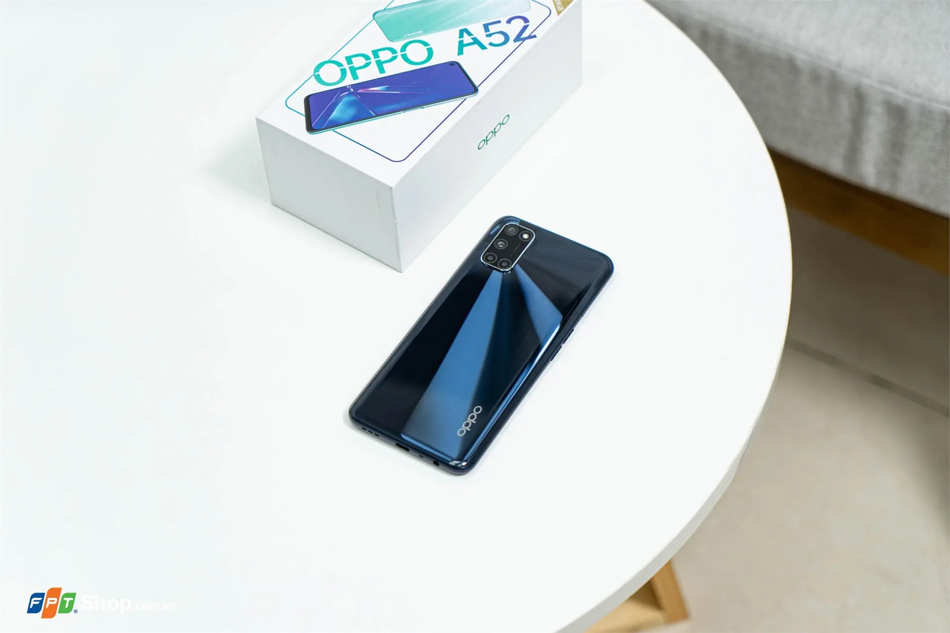 Khui hộp OPPO A52: Nổi bật với thiết kế hiện đại, giá bán hấp dẫn
