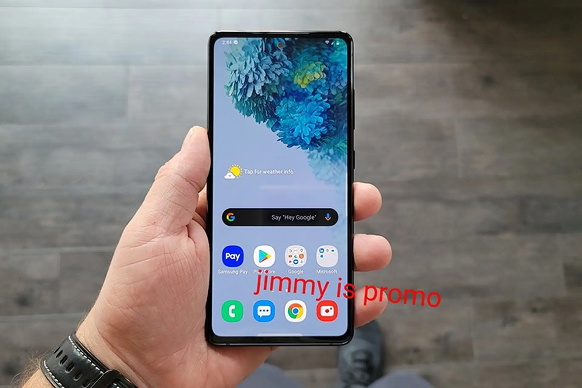 Samsung Galaxy S20 FE lộ ảnh thực tế, xác nhận có màn hình “đục lỗ”, 3 camera sau