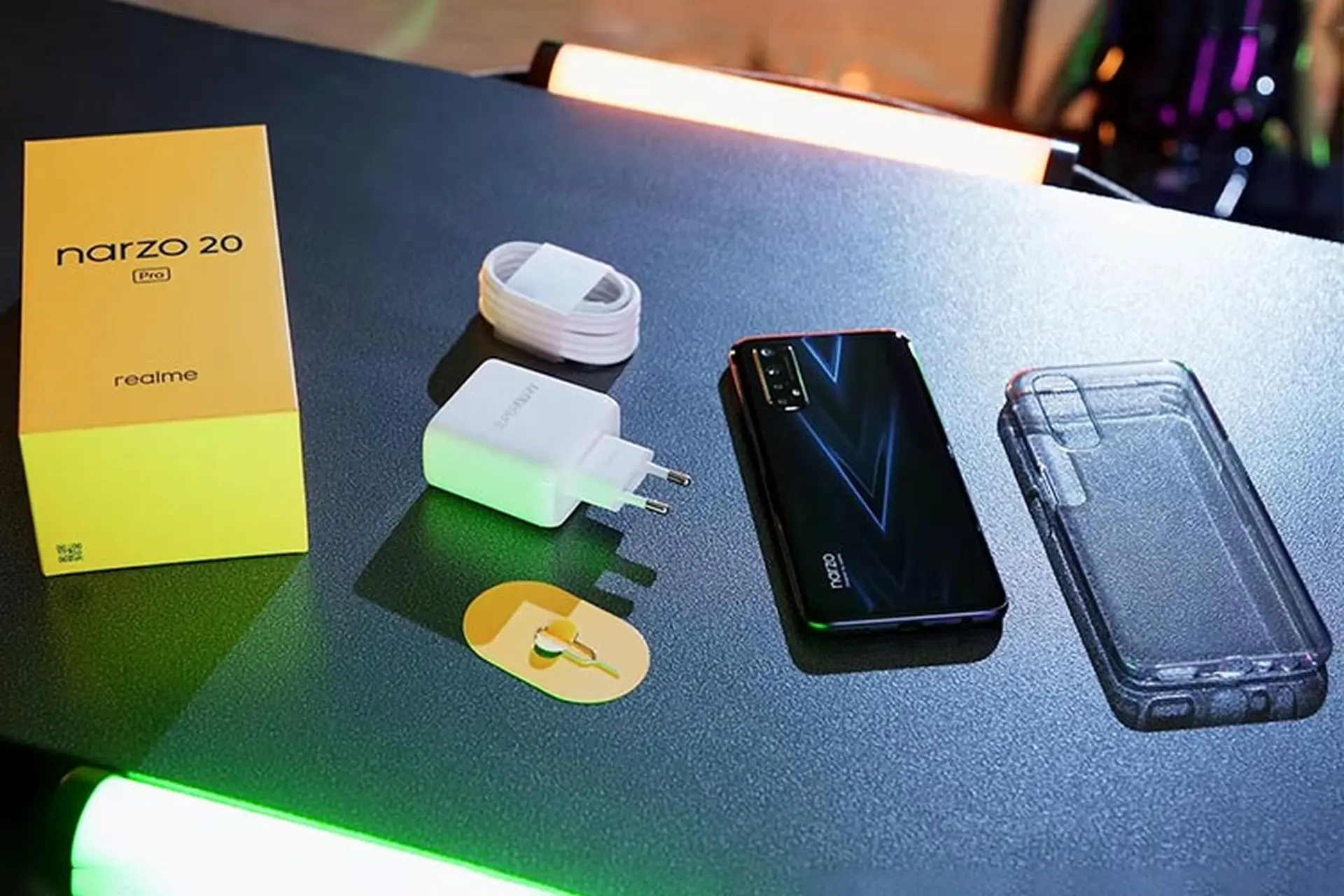 Trên tay Realme Narzo 20 Pro: Màn 90Hz, Helio G95, sạc 65W, giá từ 4,7 triệu đồng