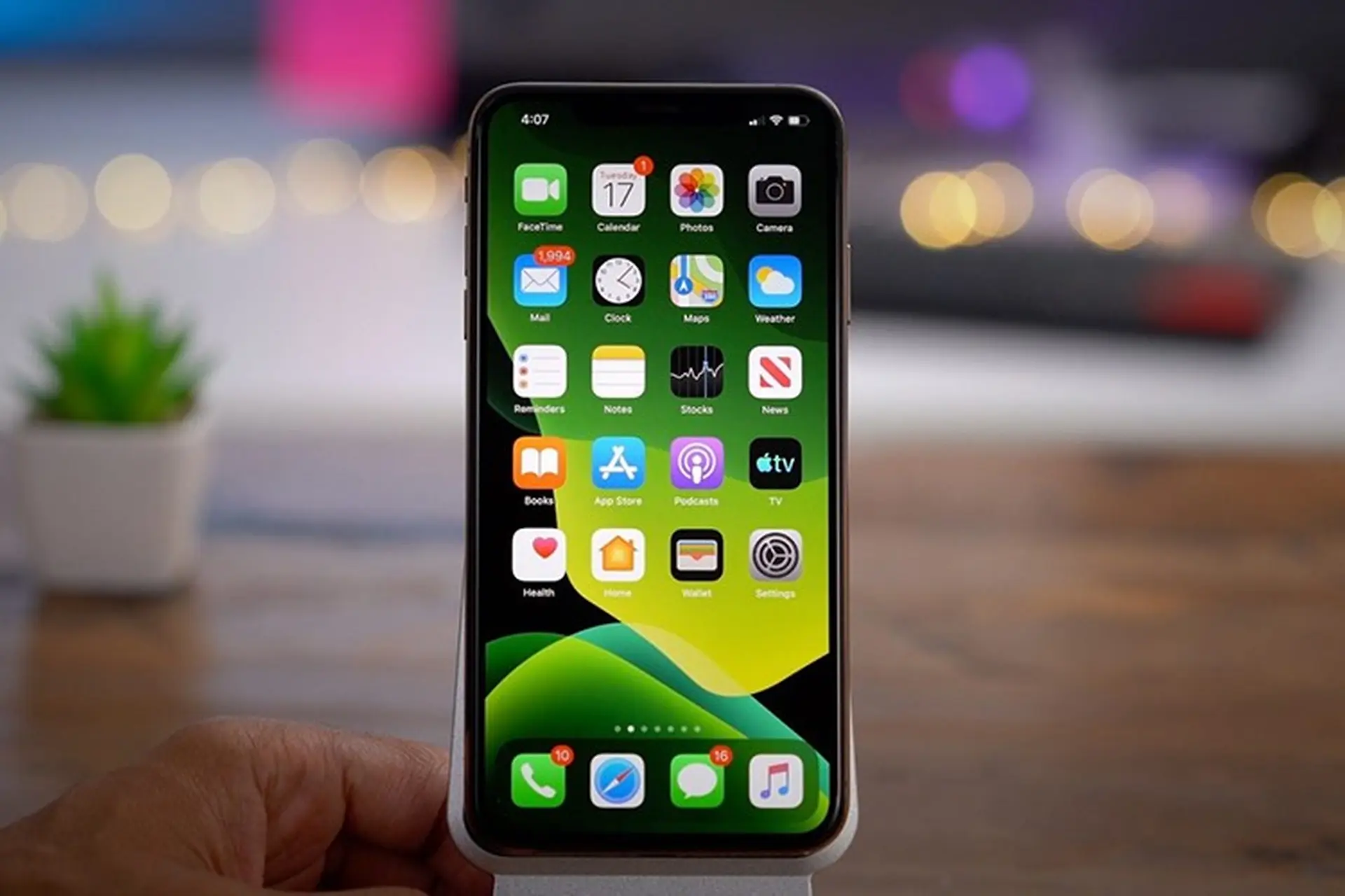 Apple khóa sign iOS 13.7 sau khi phát hành iOS 14, người dùng iPhone hết khả năng hạ cấp