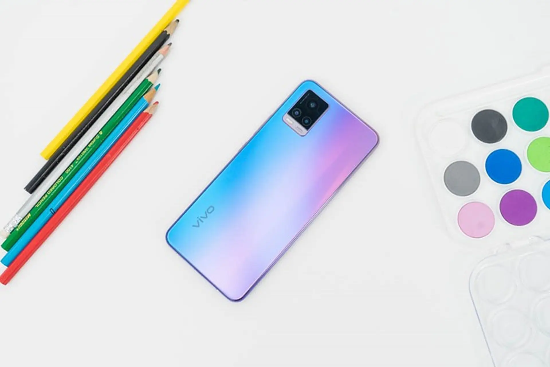 Đánh giá nhanh vivo V20: Camera selfie 44MP, 3 camera sau 64MP, Snapdragon 720G