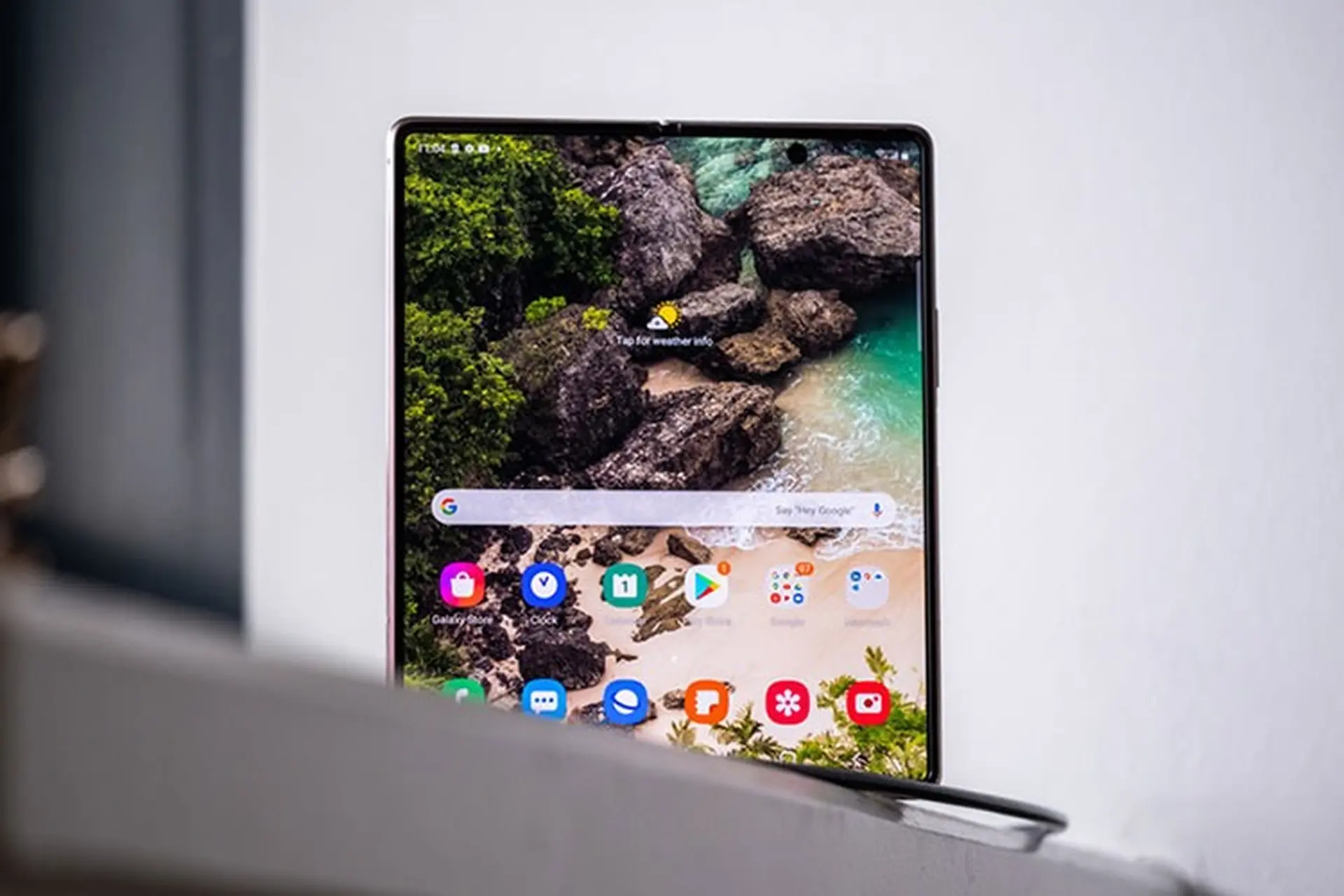 Trên tay Samsung Galaxy Z Fold 2: Đây chính là tương lai của smartphone