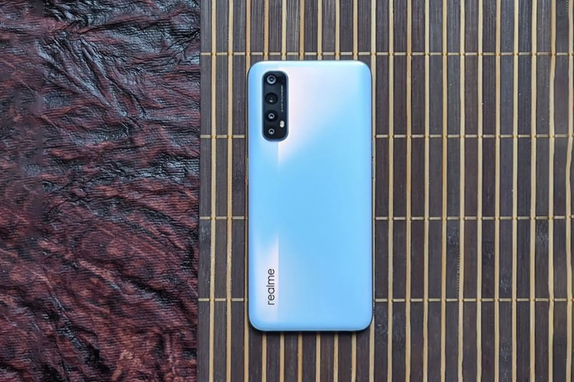 Trên tay Realme 7: Màn 90Hz, chip Helio G95, pin 5.000 mAh và 4 camera sau 64MP
