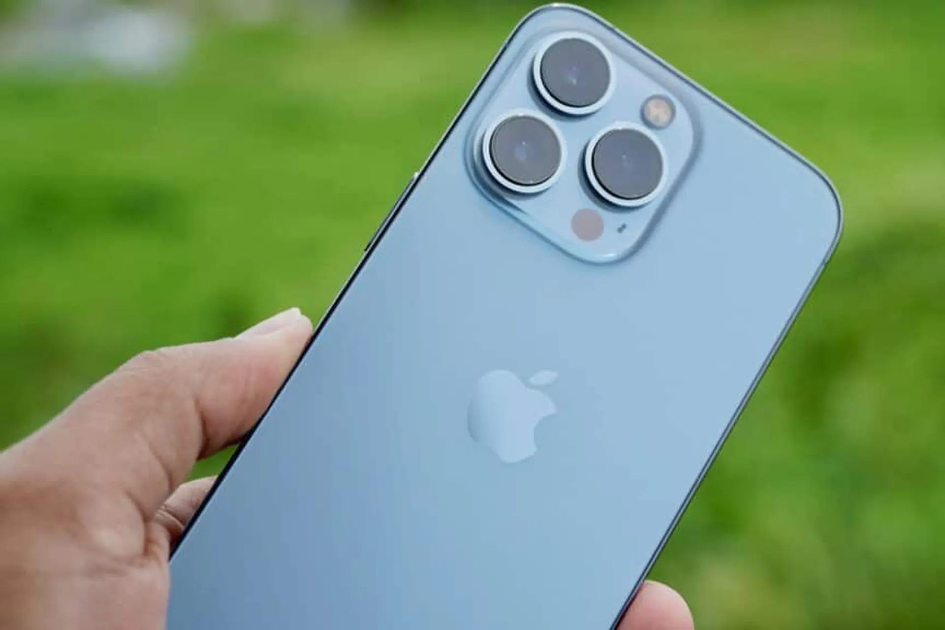 Apple phát hành iOS 14.8.1 cho người dùng "không thích" iOS 15