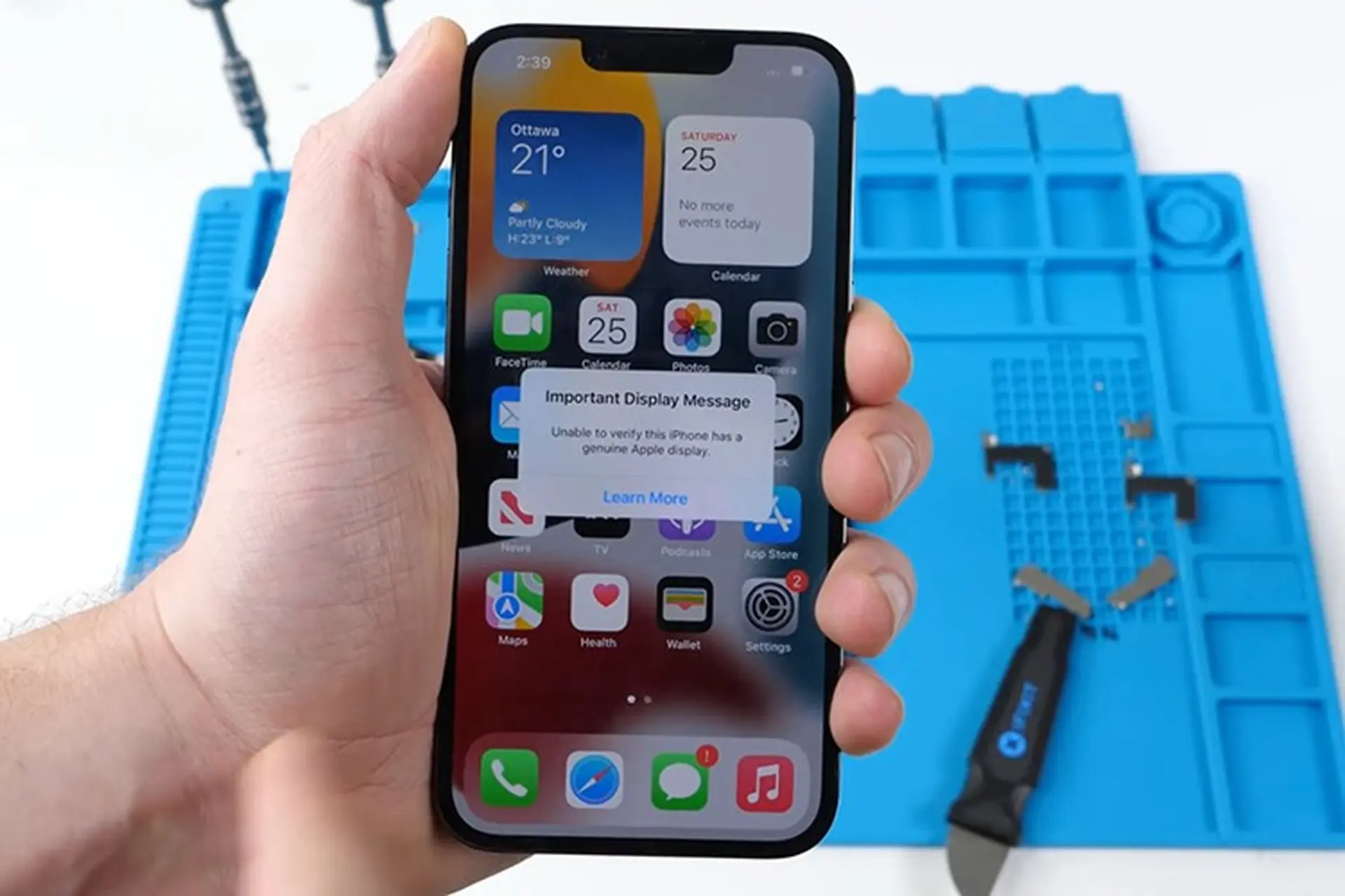 Apple sẽ sớm cho phép người dùng thay màn hình bên thứ ba cho iPhone 13 mà không mất Face ID