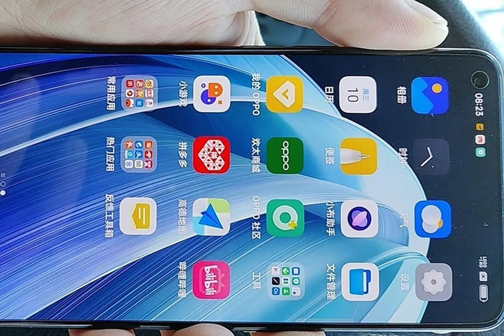 OPPO Reno7 Pro lộ ảnh thực tế, xác nhận có màn hình đục lỗ bắt mắt