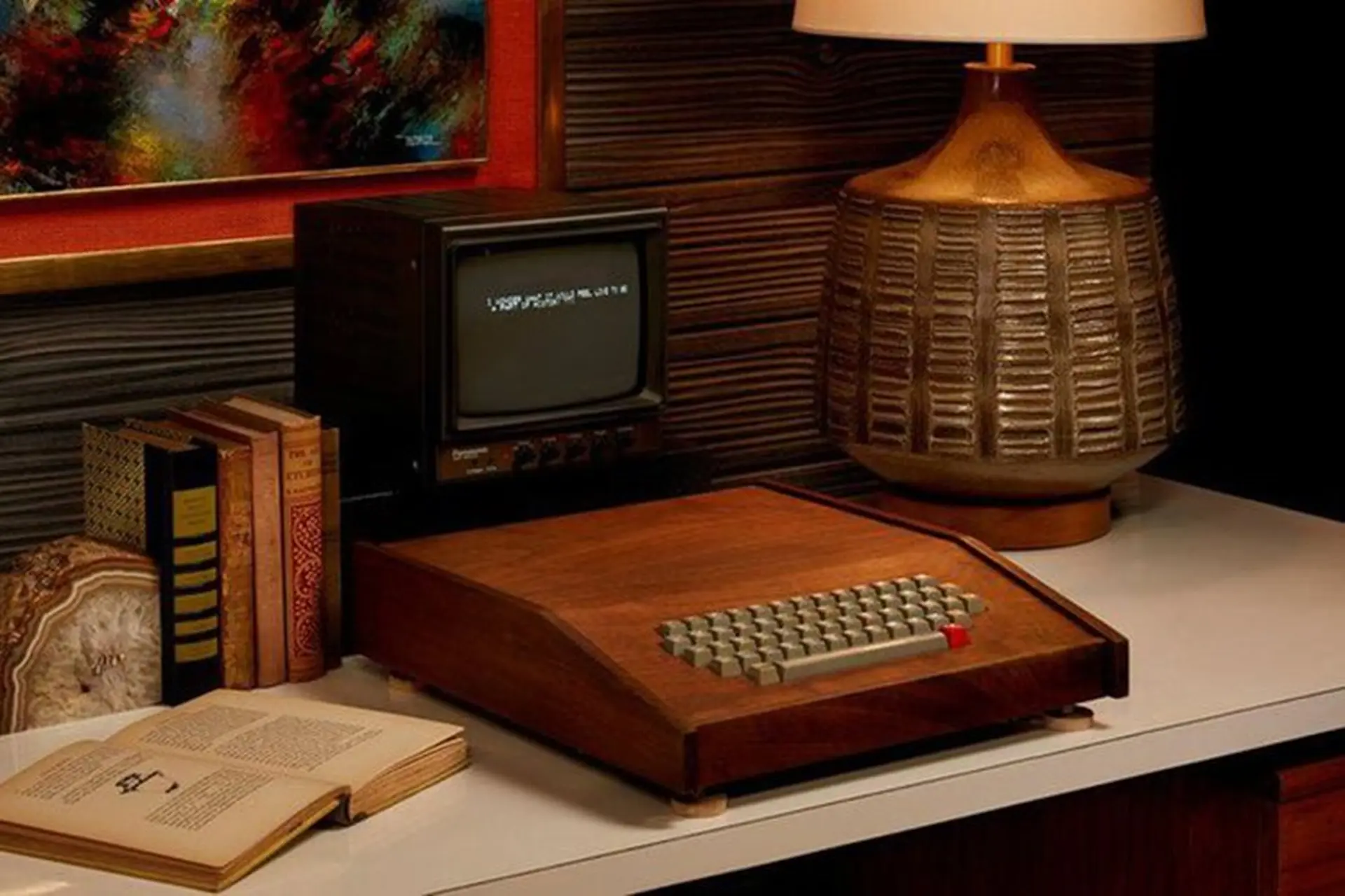 Chiếc máy tính Apple-1 cực hiếm được bán với giá cao ngất ngưởng, lên tới 500,000 USD