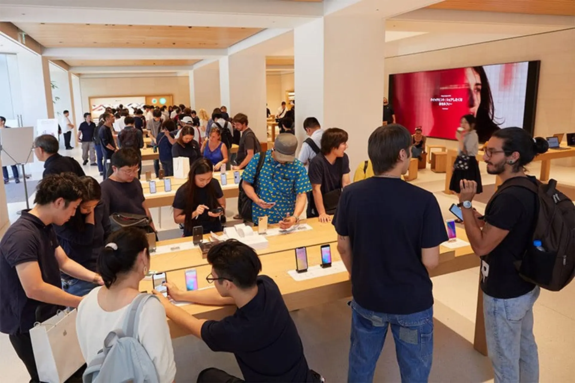Choáng với số iPhone mà Apple bán trong ngày Black Friday