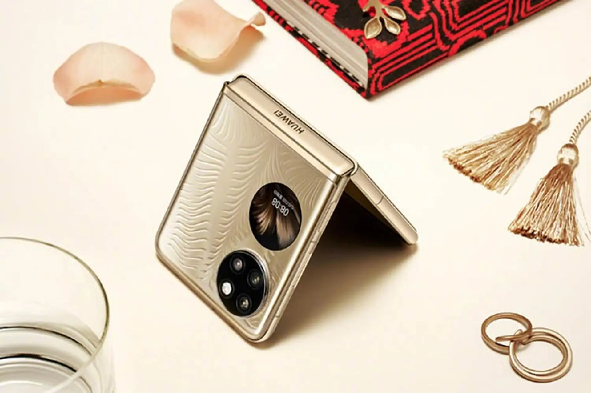 Smartphone màn hình gập Huawei P50 Pocket mới ra mắt có gì hấp dẫn?