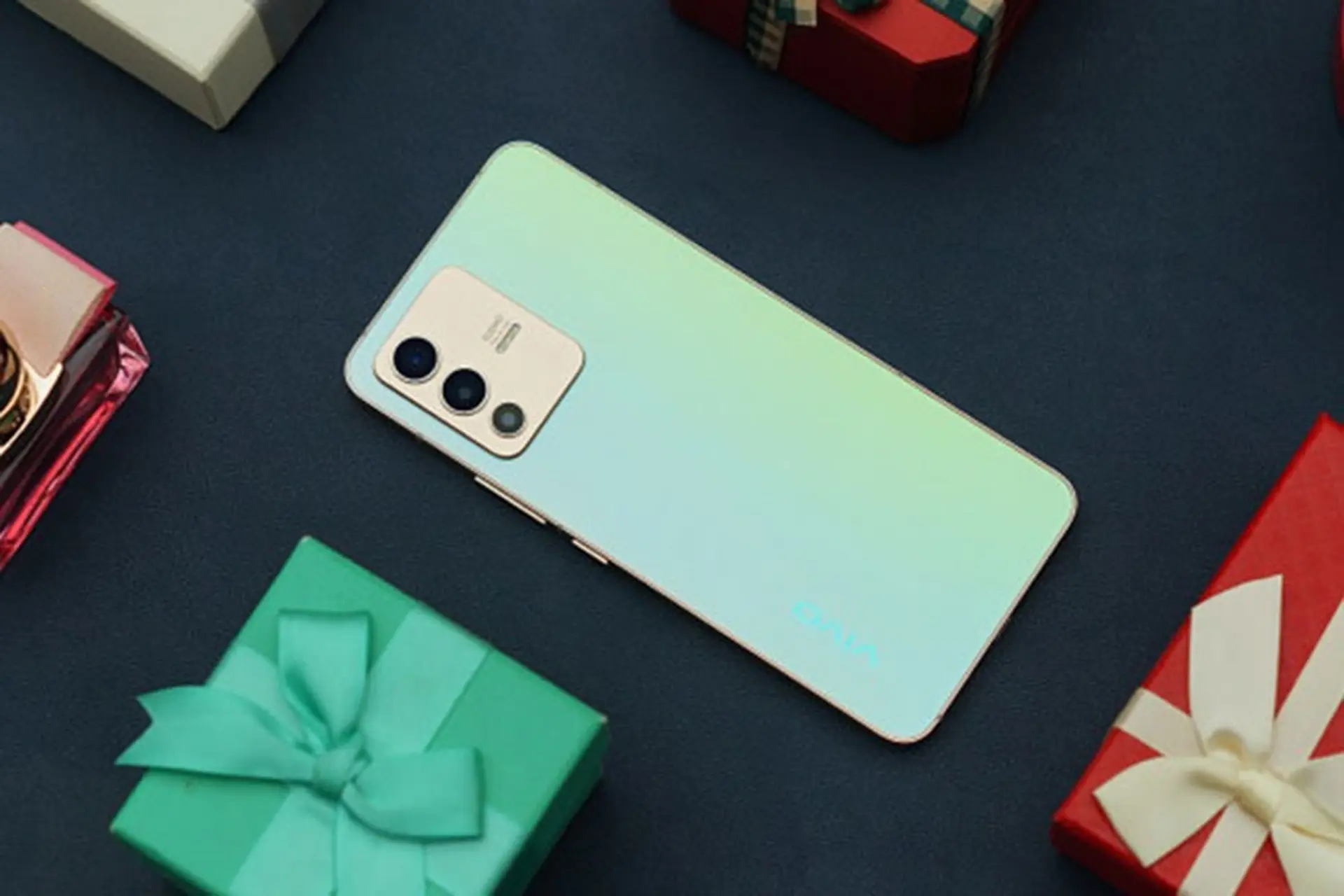 Trên tay vivo S12: Thiết kế đẹp như iPhone 13 và camera selfie kép cực đỉnh