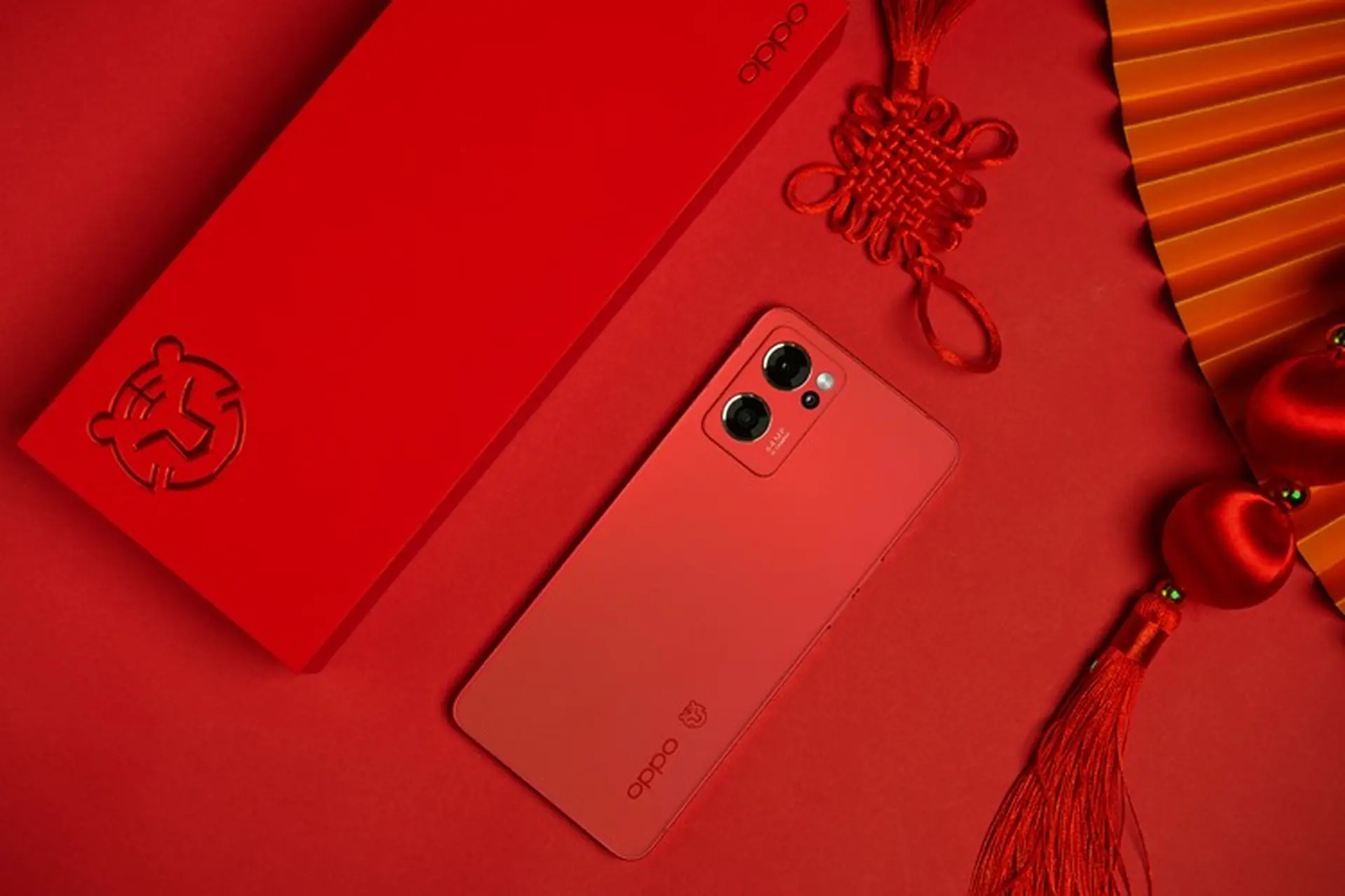 Mở hộp OPPO Reno7 phiên bản Tết 2022 với màu đỏ nổi bật, sang trọng
