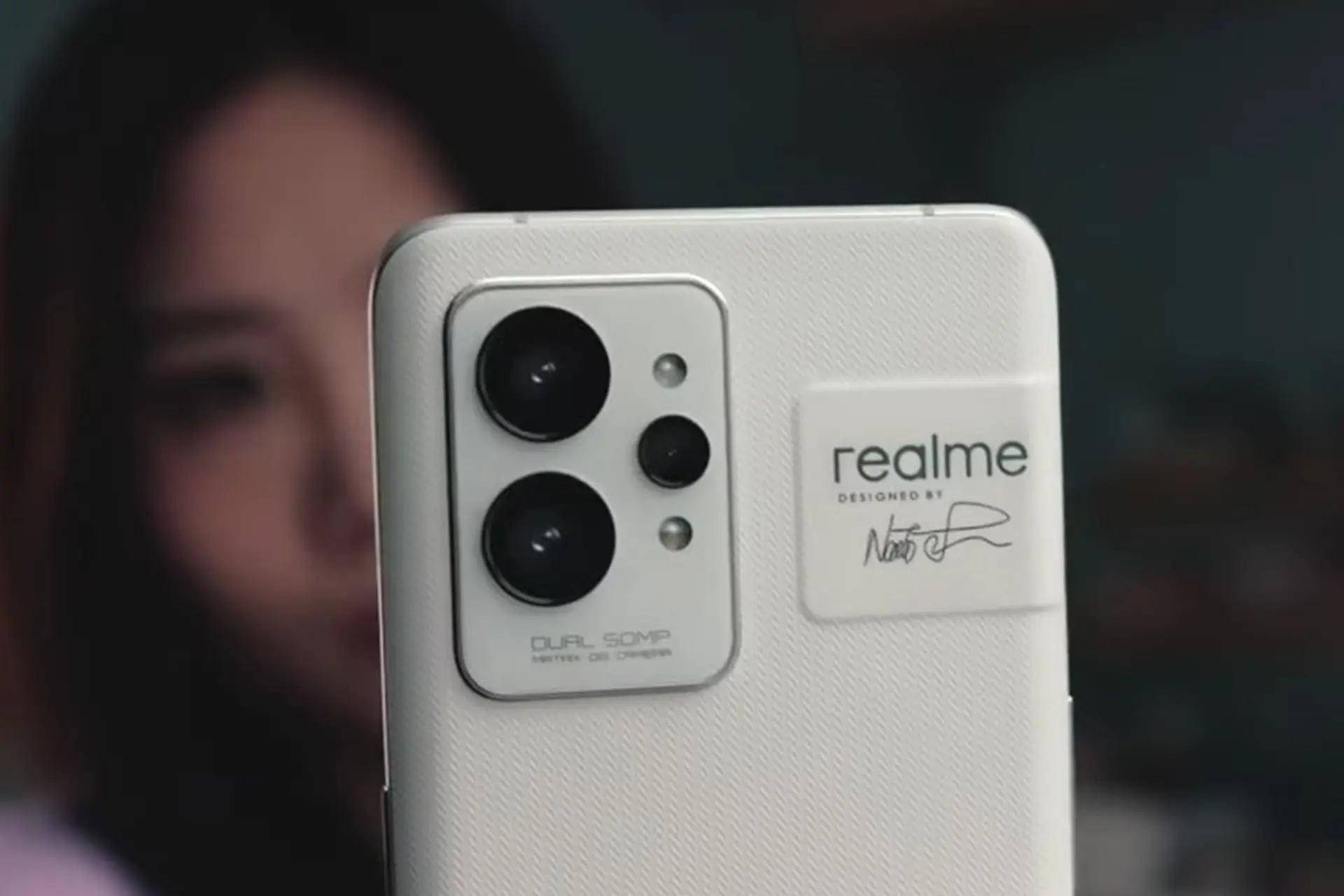 Realme GT2 Pro là smartphone đầu tiên của Realme có hỗ trợ OIS và kính hiển vi