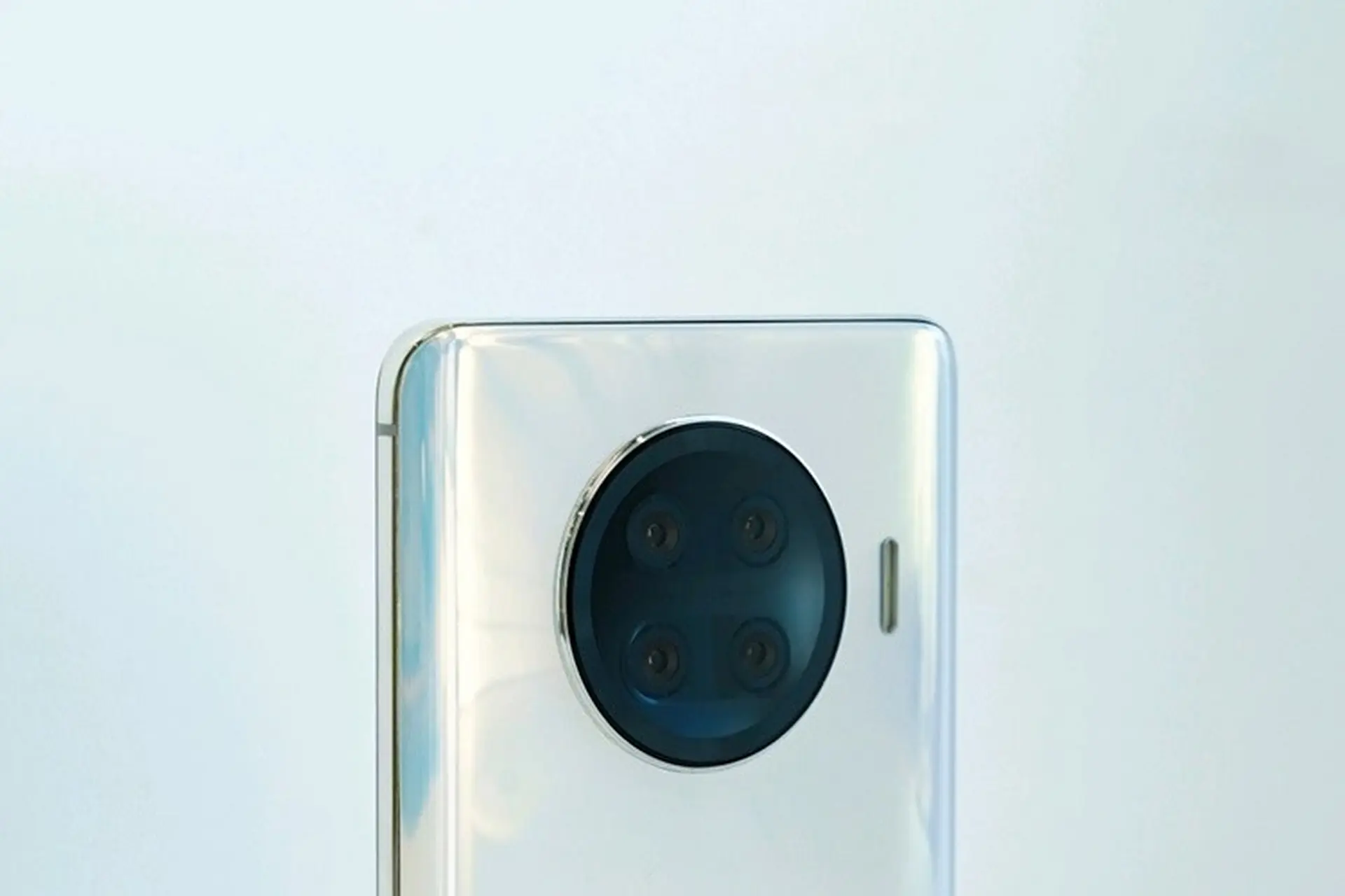 Realme Race Pro lộ ảnh kèm cấu hình chi tiết trước khi ra mắt