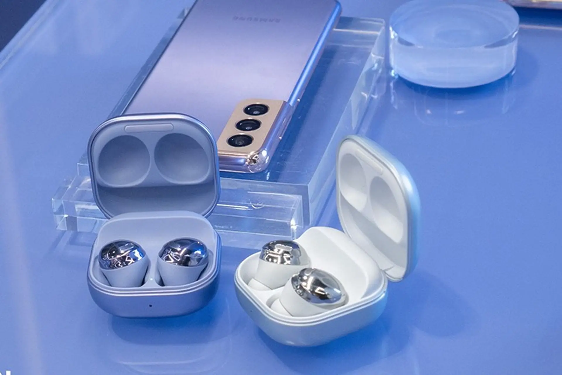 Samsung Galaxy Buds Pro ra mắt: Chống ồn chủ động, pin 28 giờ, màu tím mới