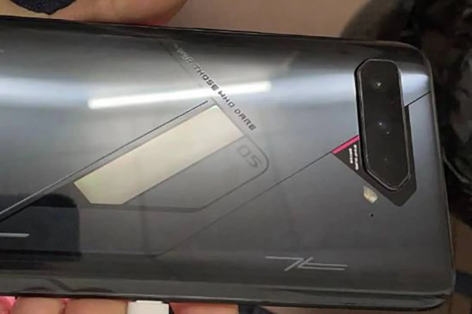  ASUS ROG Phone 4/5 lần đầu lộ ảnh thực tế
