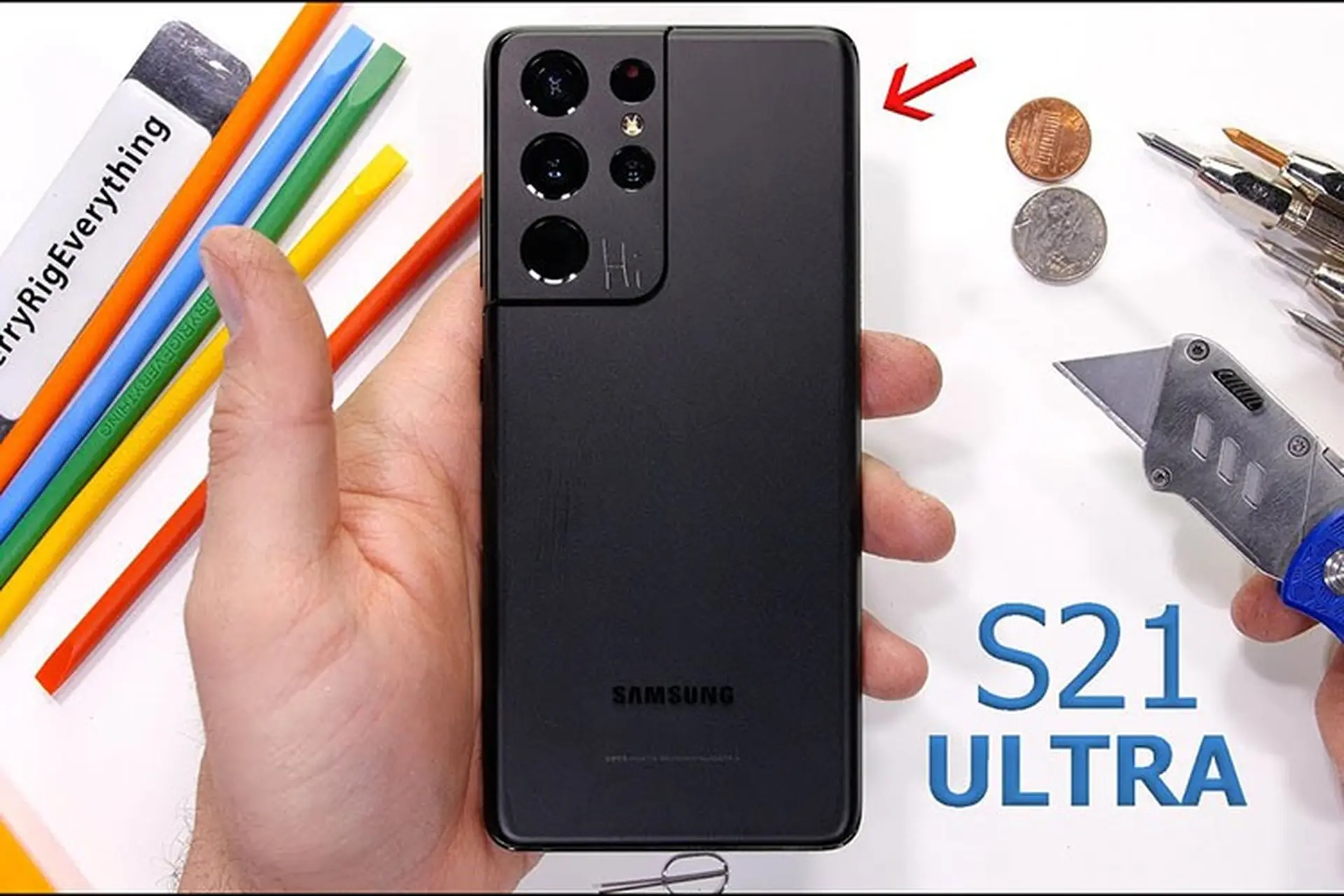 Tra tấn Samsung Galaxy S21 Ultra bằng dao rọc giấy, hơ lửa và bẻ cong