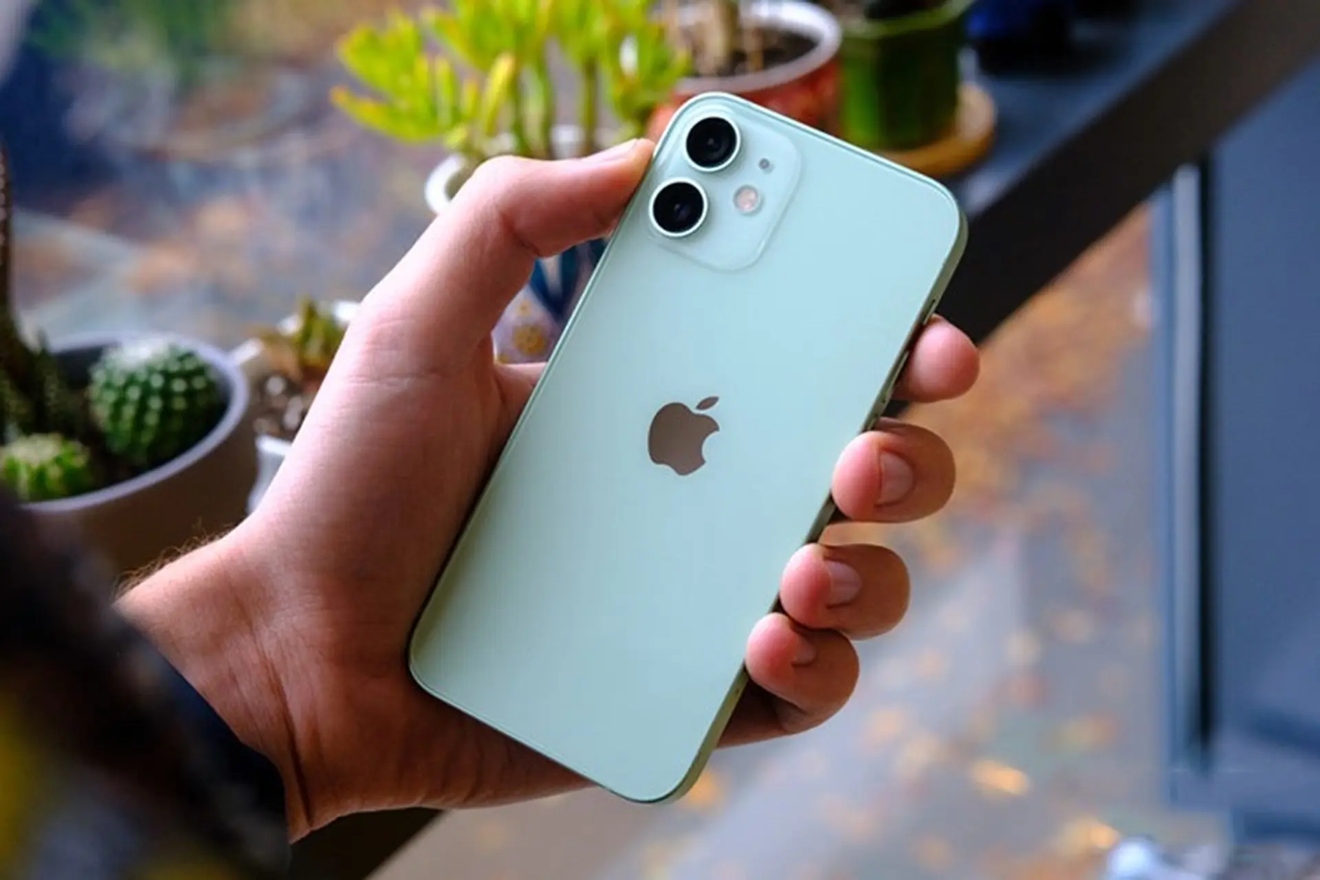 iPhone 12 mini nhỏ gọn gây thất vọng về doanh số