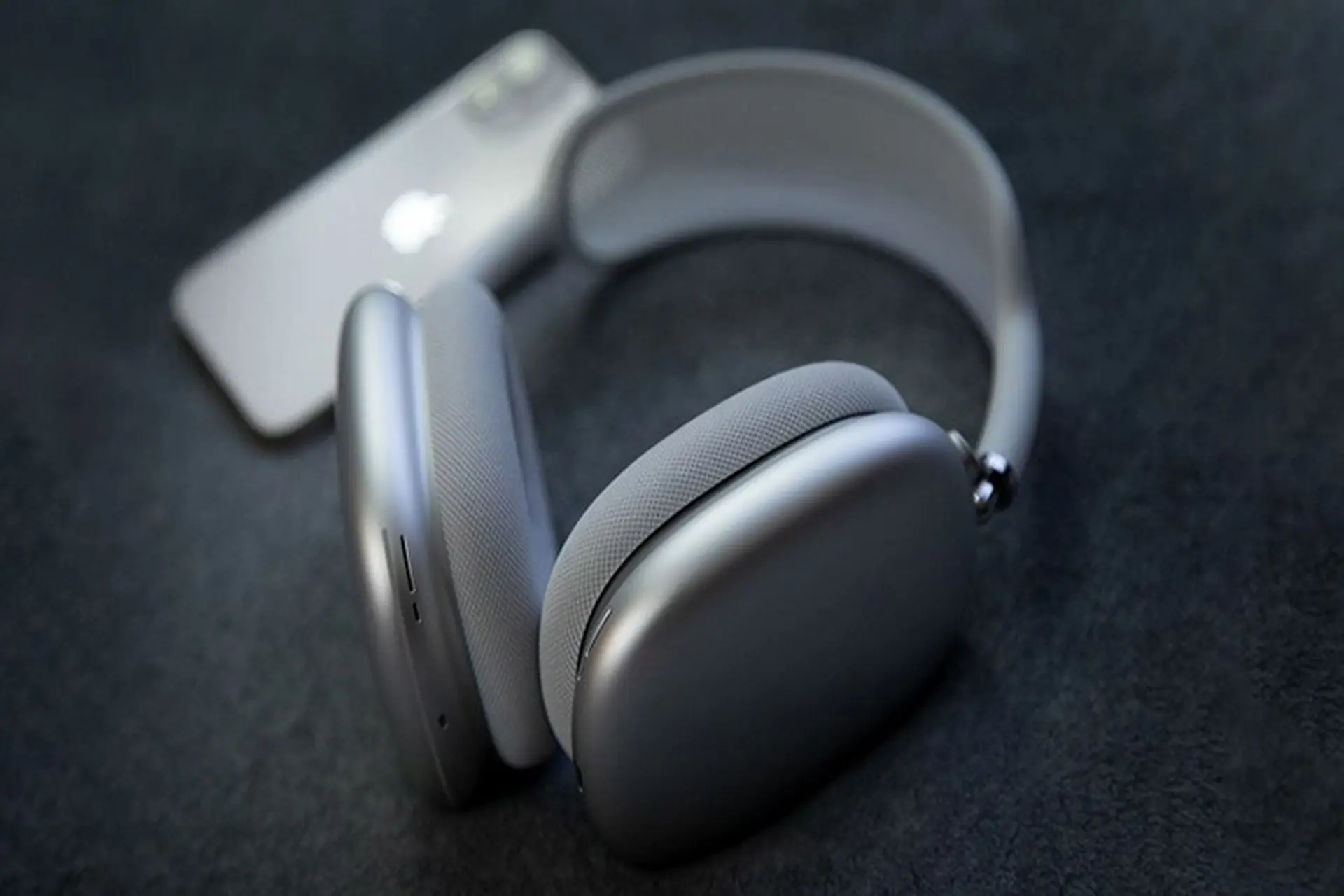 AirPods Max rẻ hơn với vỏ nhựa đang được Apple phát triển
