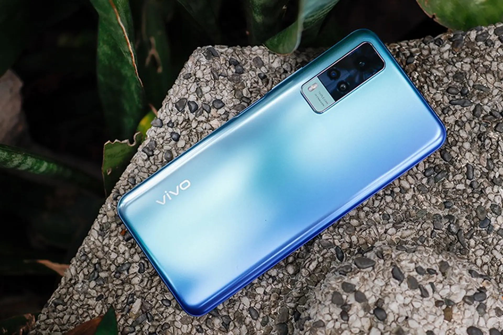 Trên tay vivo Y31 2021: Snapdragon 662, 3 camera sau, pin 5000 mAh, giá 5.2 triệu đồng
