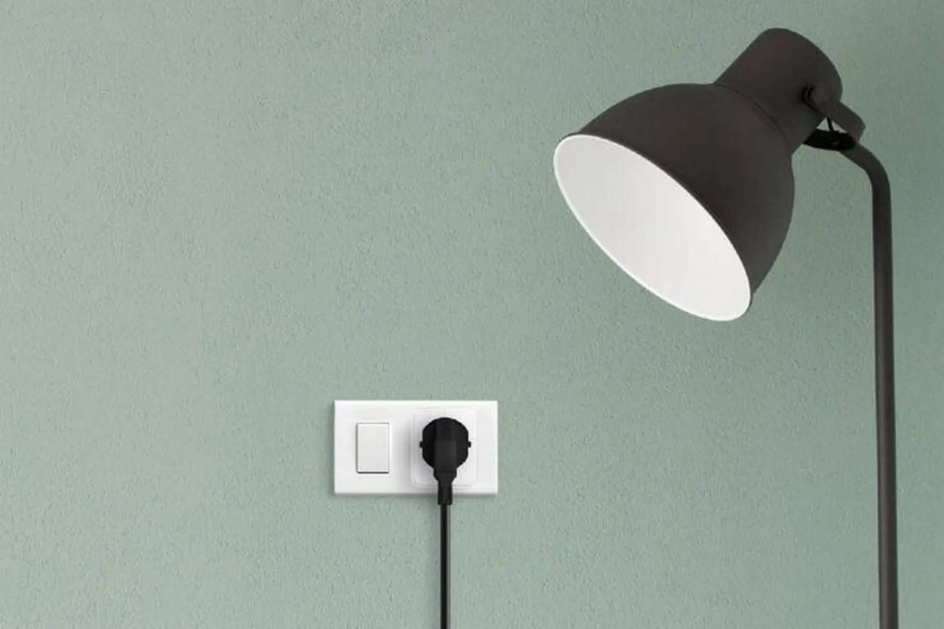 Ổ cắm điện thông minh là gì? Ưu điểm ra sao? Tính tương thích thế nào?