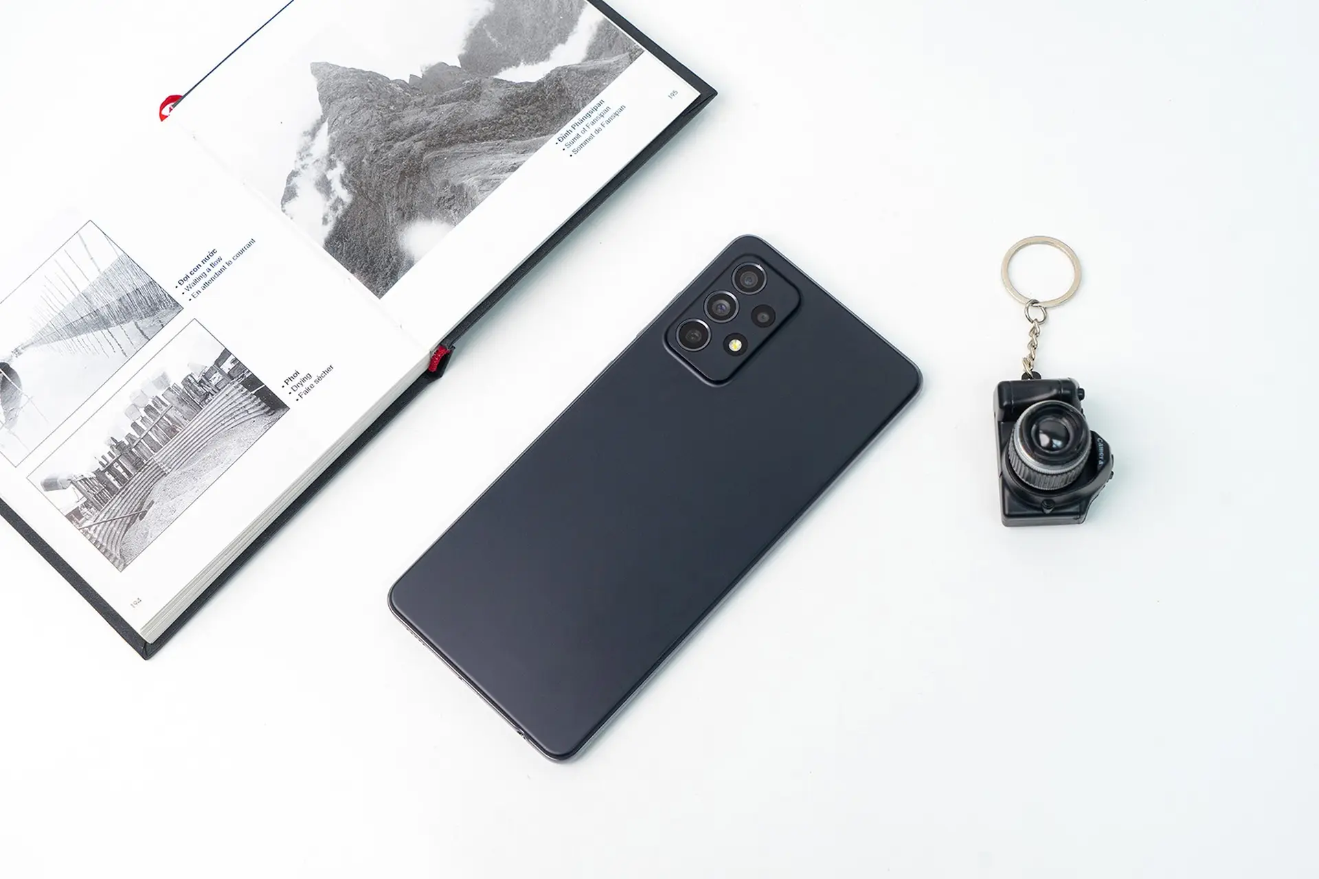 Trên tay Samsung Galaxy A72: Phiên bản cao cấp nhất dòng Galaxy A 2021