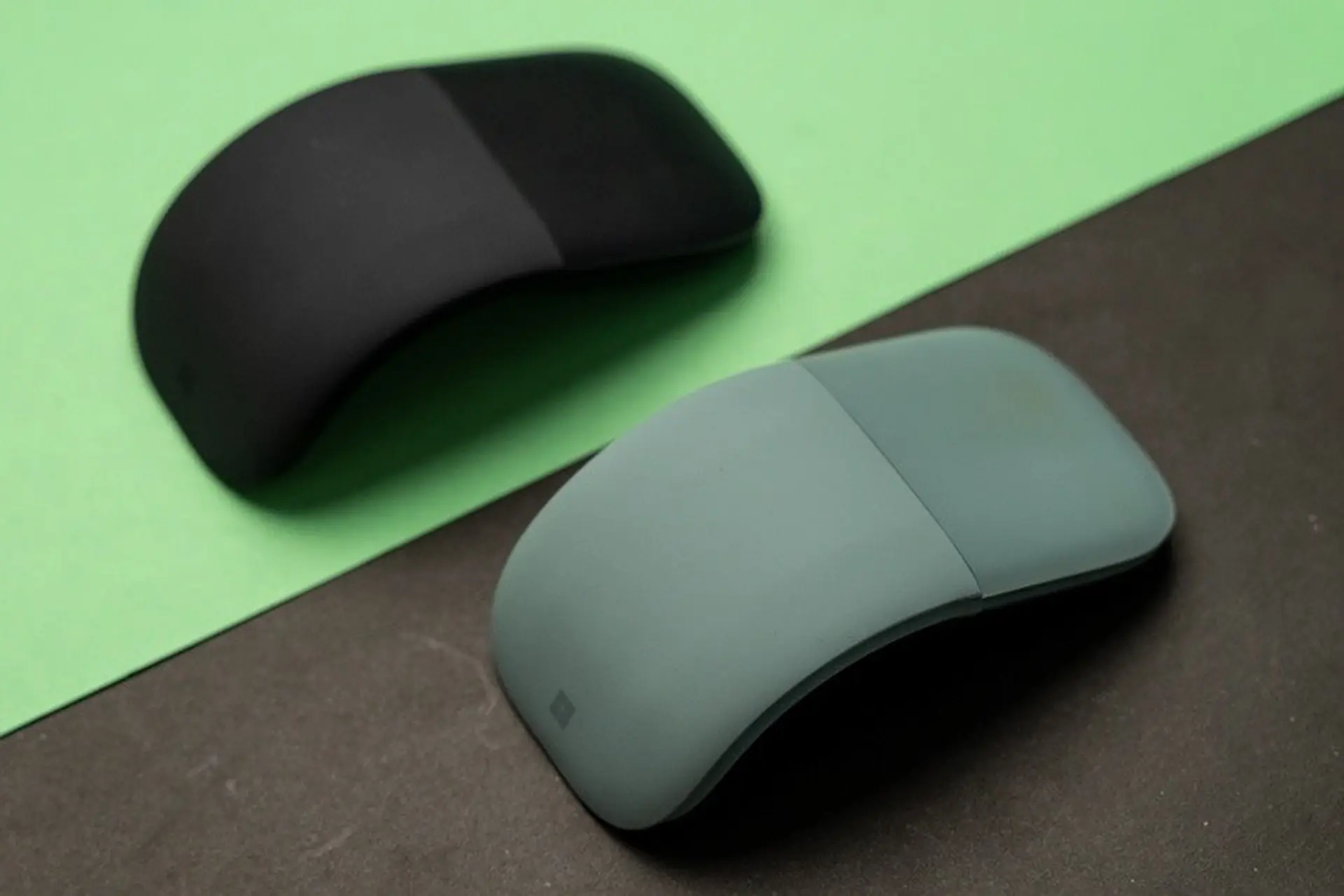 Trên tay Microsoft Arc Mouse: chú chuột đáng mua với laptop hiện đại