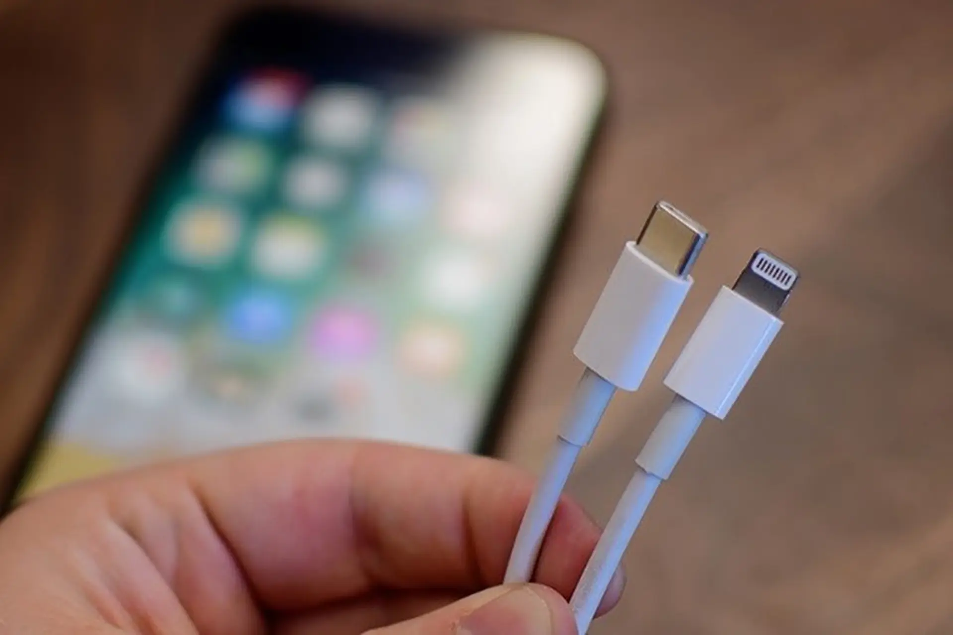 Báo cáo: iPhone sẽ không sử dụng cổng sạc USB-C trong tương lai gần