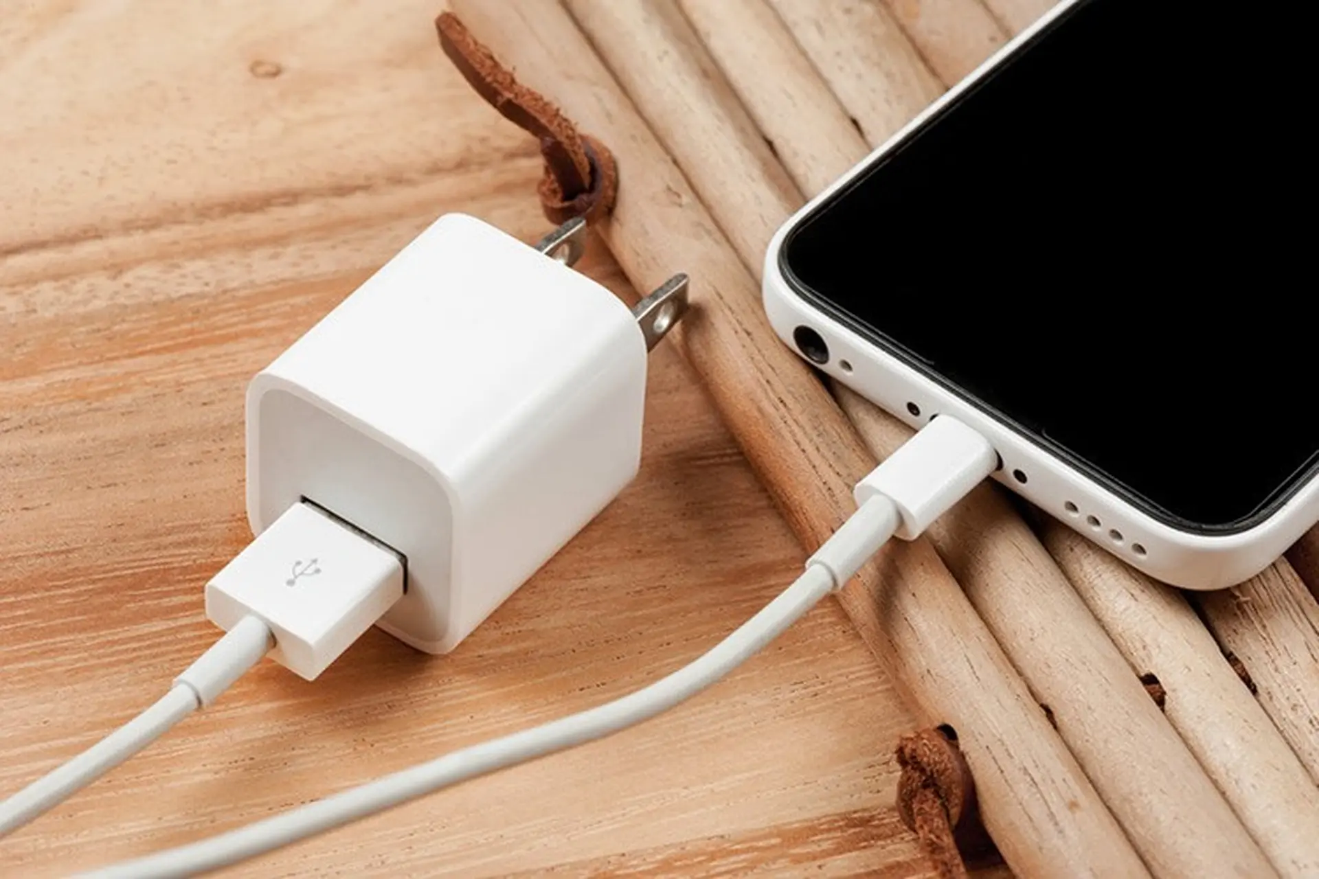 Cách khắc phục hiệu quả khi điện thoại sạc không vào pin