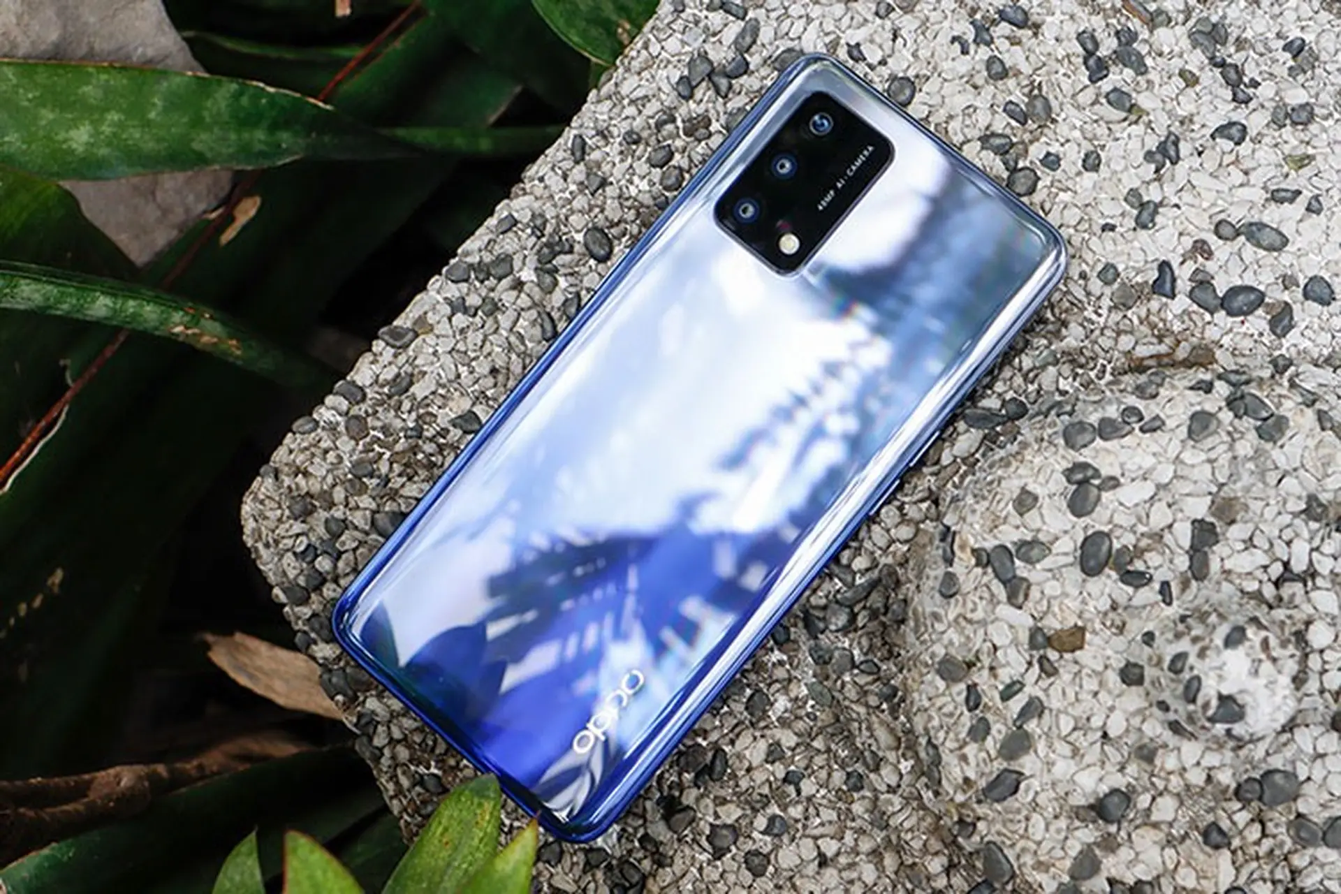 Trên tay OPPO A74: Một sự cắt giảm hợp lý của A94