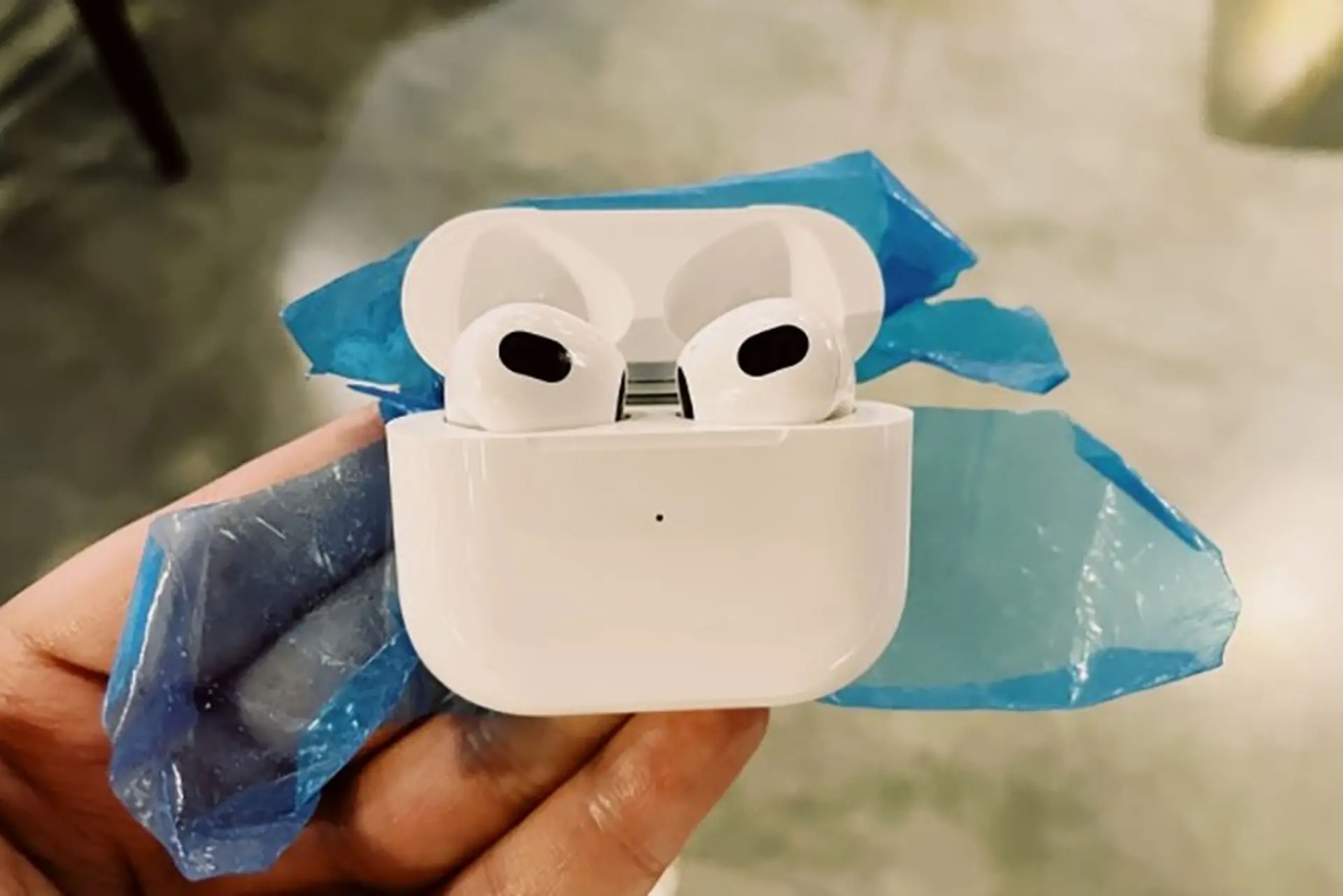 Thiết kế Apple AirPods 3 tiếp tục lộ ảnh thực tế trước khi ra mắt