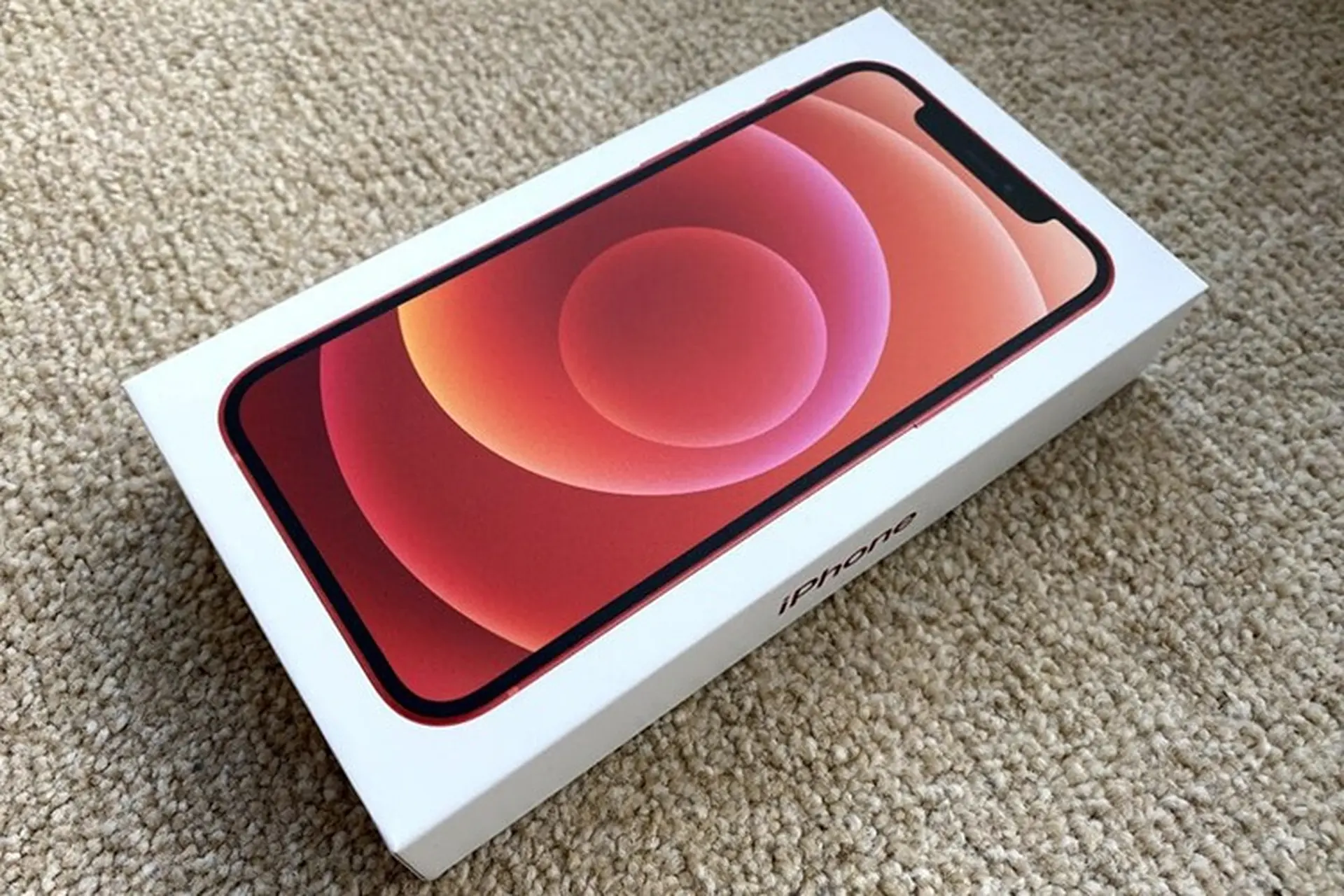 Apple tuyên bố tiết kiệm 861,000 tấn kim loại sau khi loại bỏ củ sạc trong hộp bán lẻ iPhone
