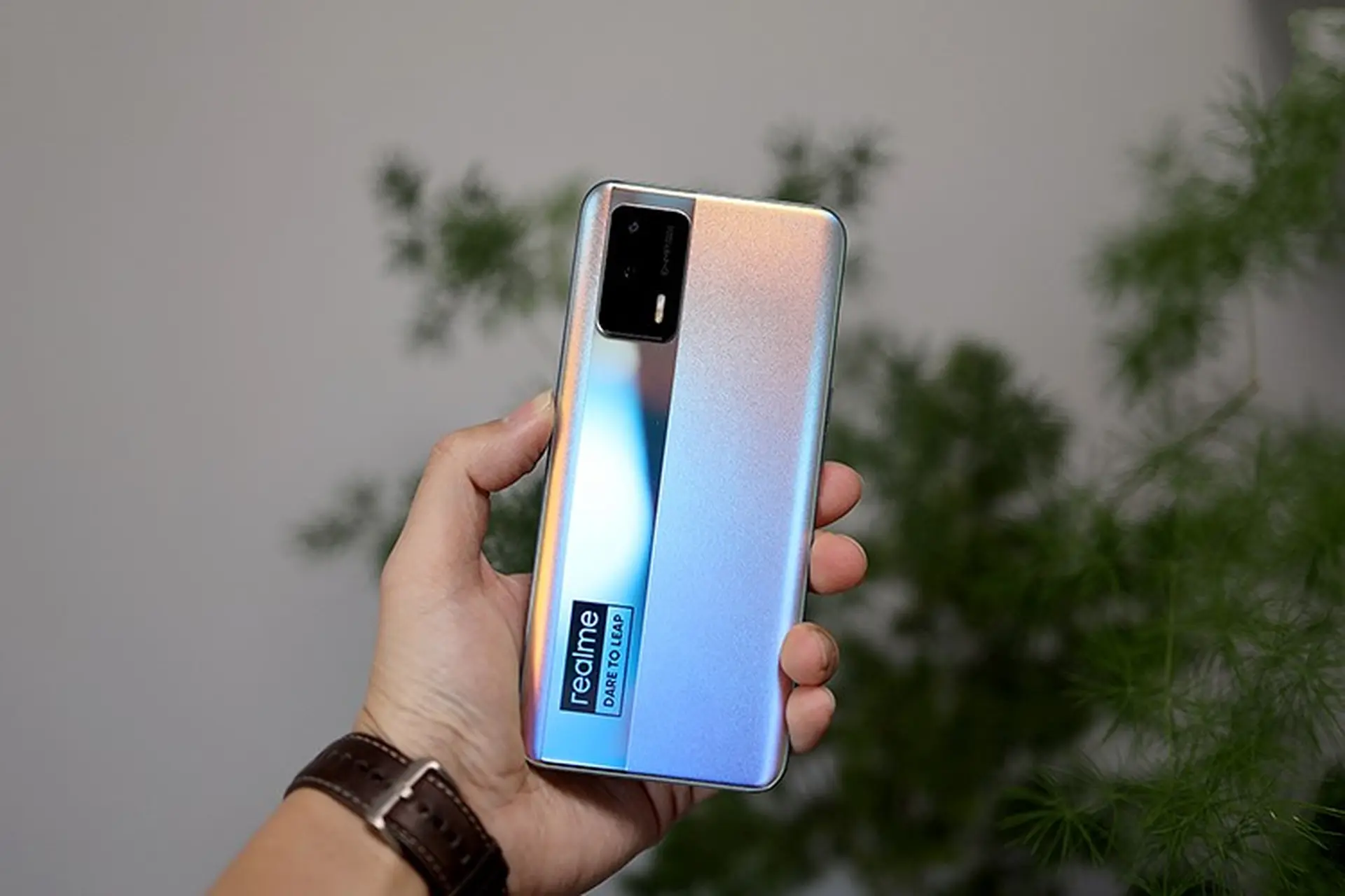 Trên tay Realme GT Neo siêu mạnh với giá chỉ hơn 6 triệu đồng