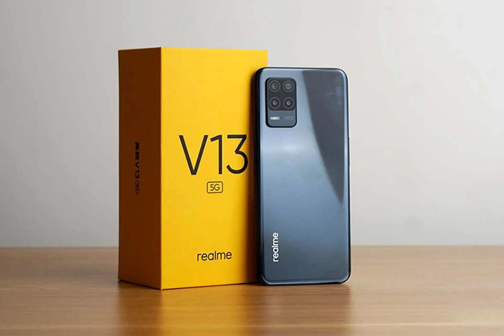 Trên tay Realme V13 5G: Màn 90Hz, chip Dimensity 700 5G và giá siêu rẻ