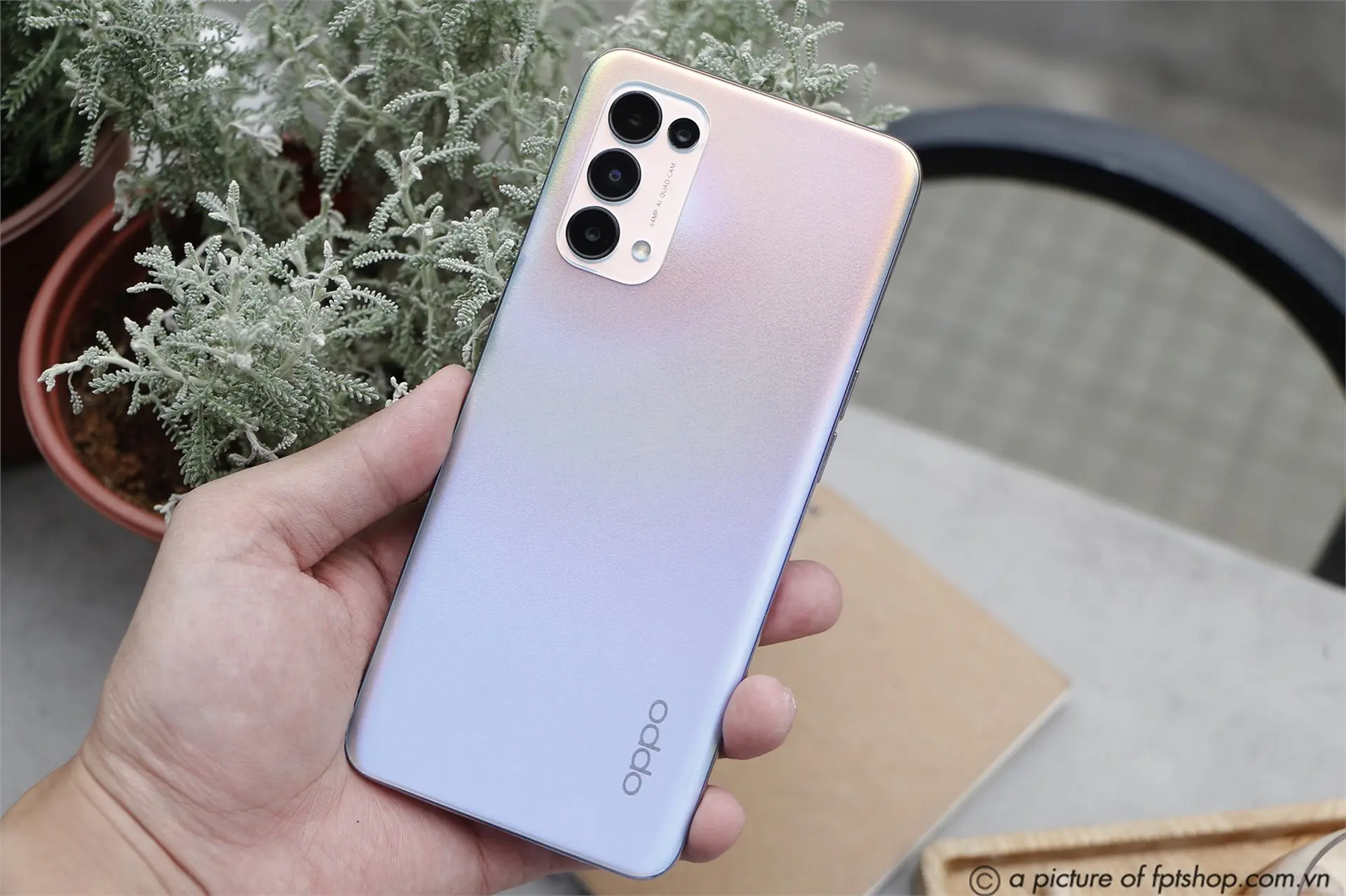 FPT Shop tặng gói bảo hành mở rộng 2 năm cho smartphone OPPO