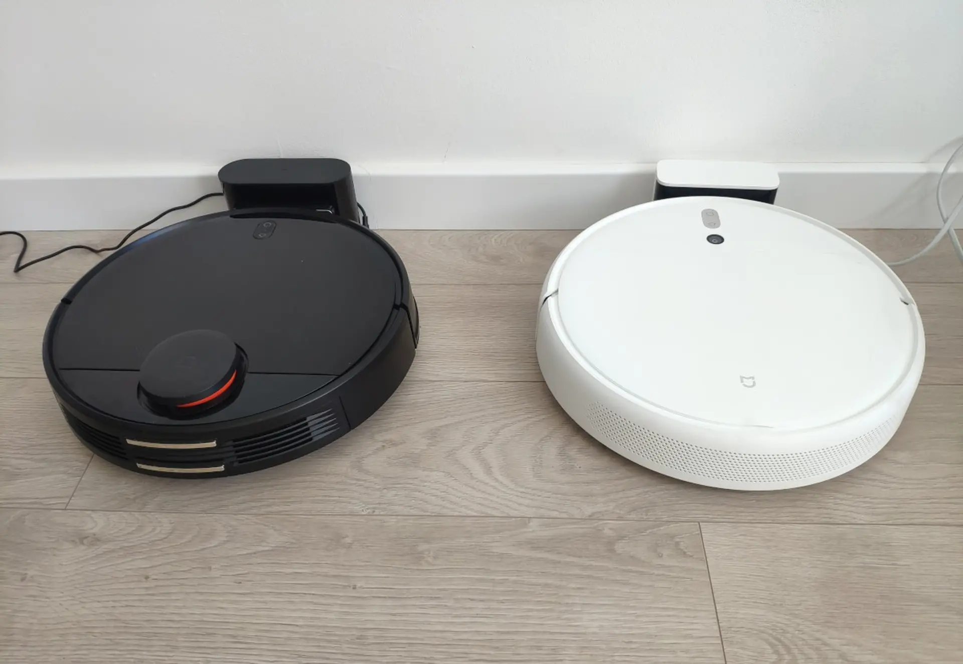 So sánh Mi Vacuum Mop P và Mi Vacuum Mop: Tính thông minh là điểm khác biệt