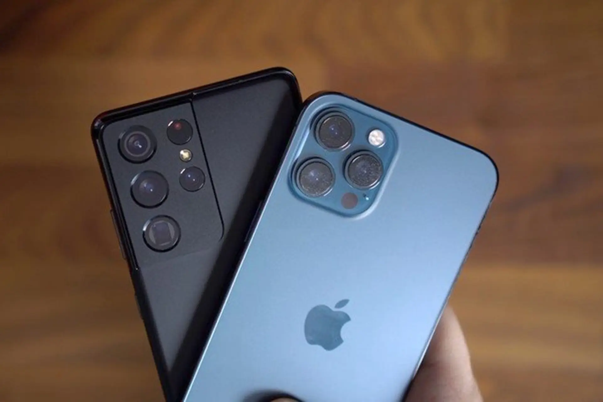 iPhone 12 giữ giá trị tốt hơn 20% so với dòng Samsung Galaxy S21