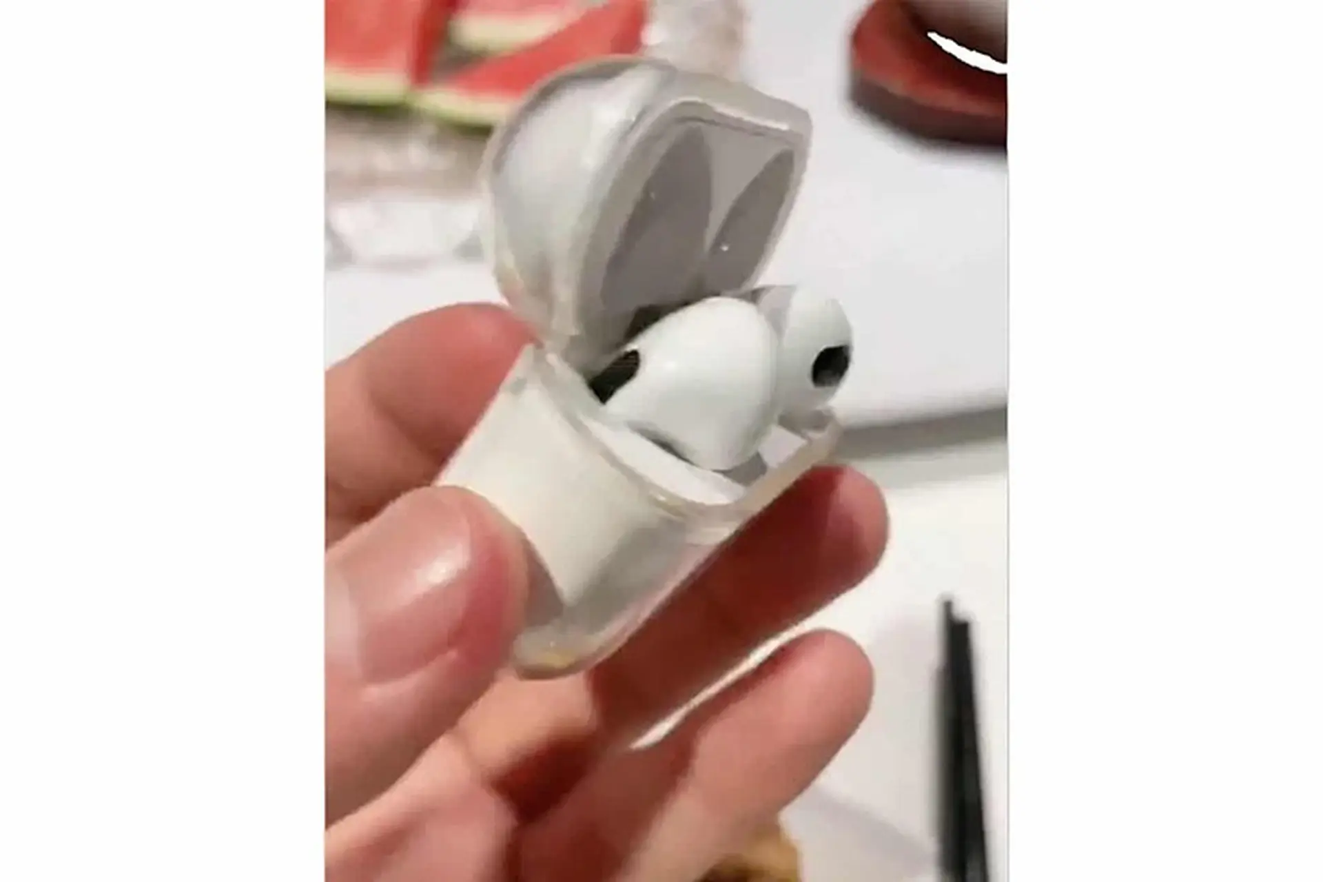 Rò rỉ video trên tay AirPods 3 giả: Thiết kế tựa AirPods Pro!!!