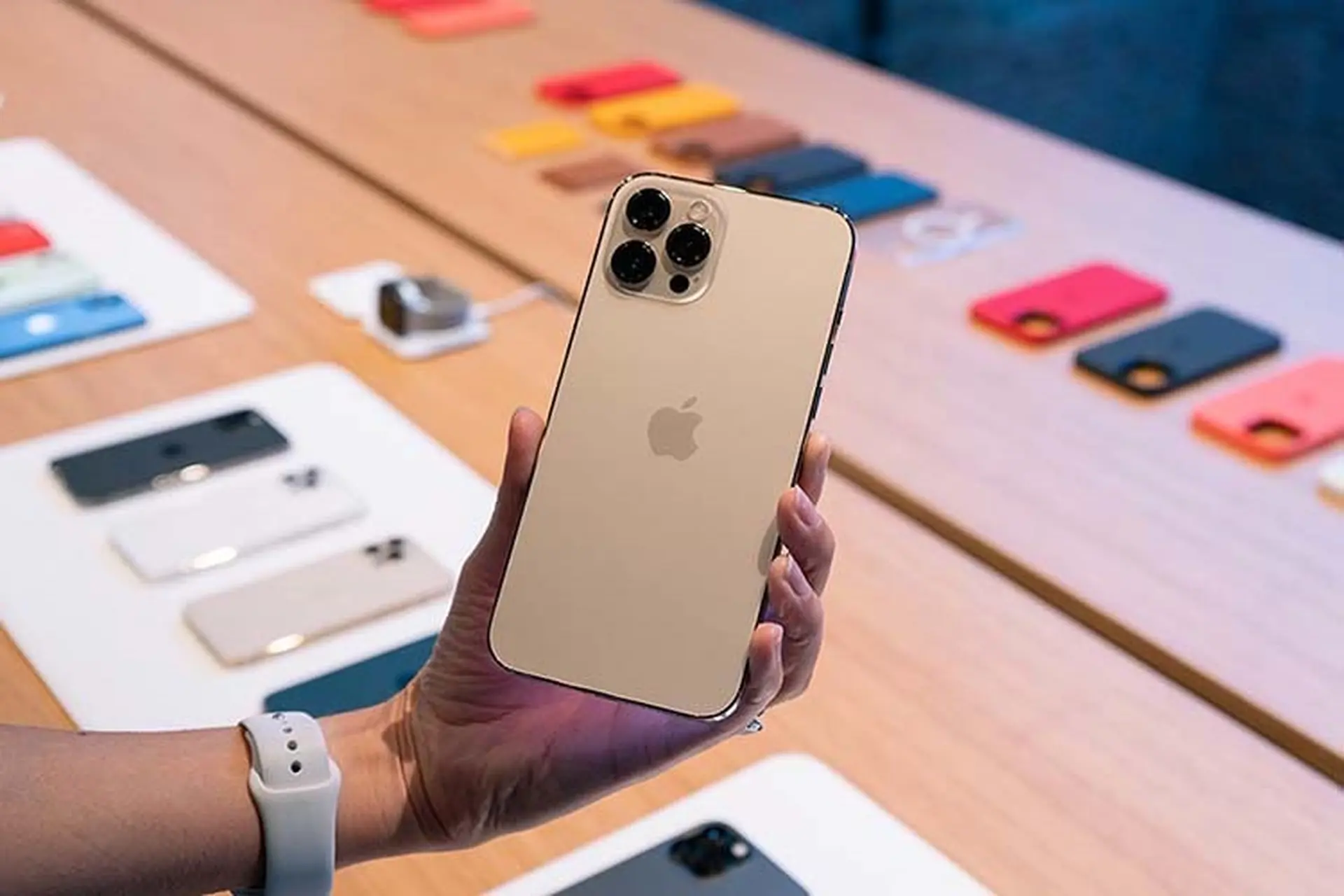 iPhone 12 Pro Max đánh bại Samsung Galaxy S21 Ultra trong bài kiểm tra pin DxOMark